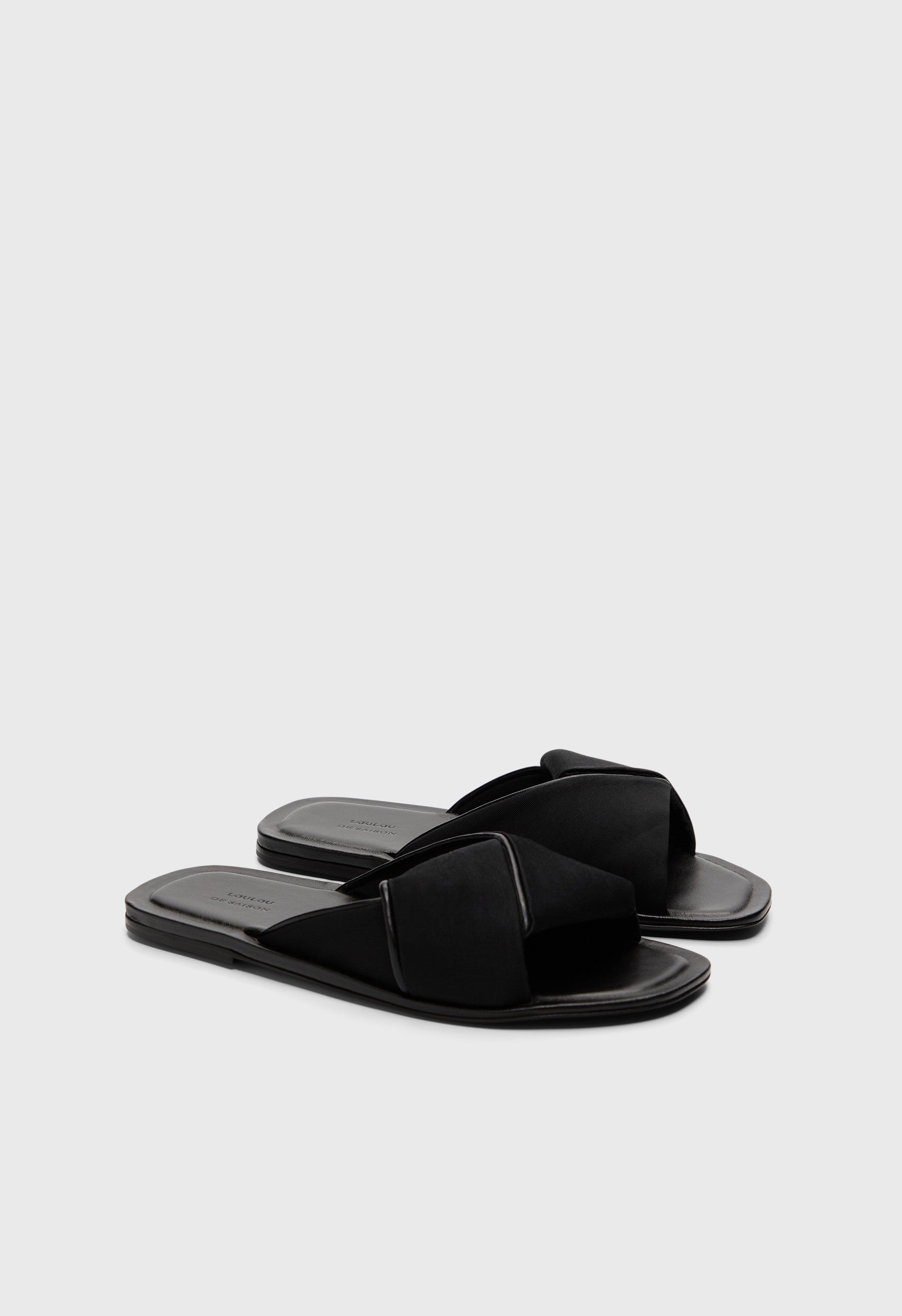 NOA Twisted fabric slides