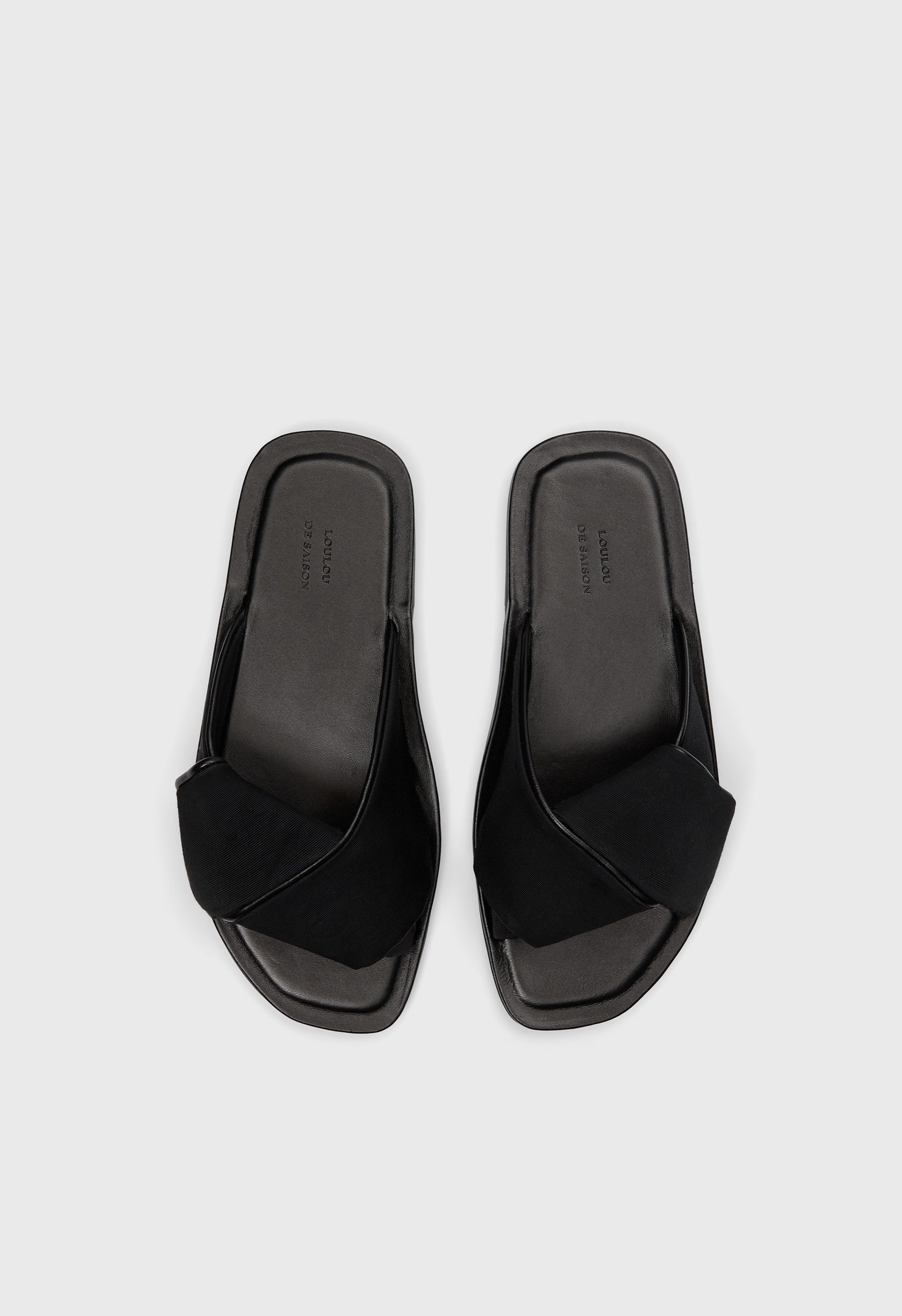 NOA Twisted fabric slides