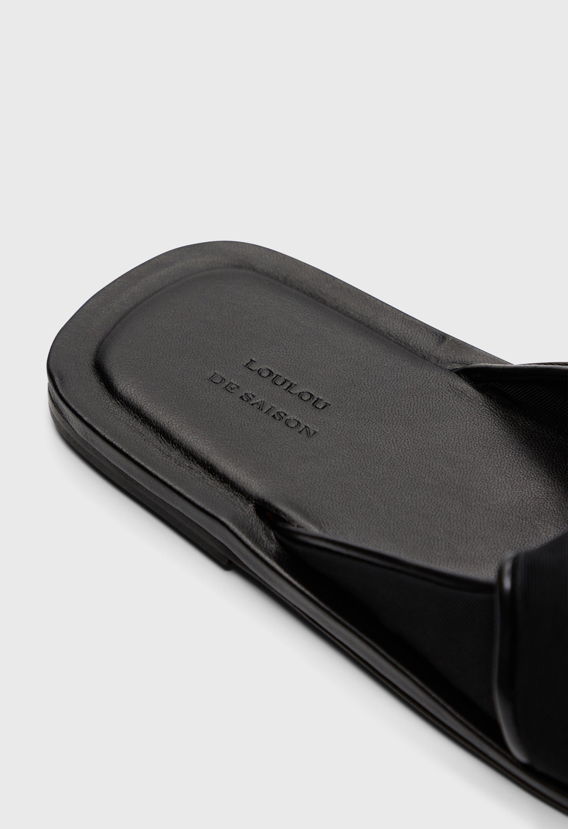 NOA Twisted fabric slides