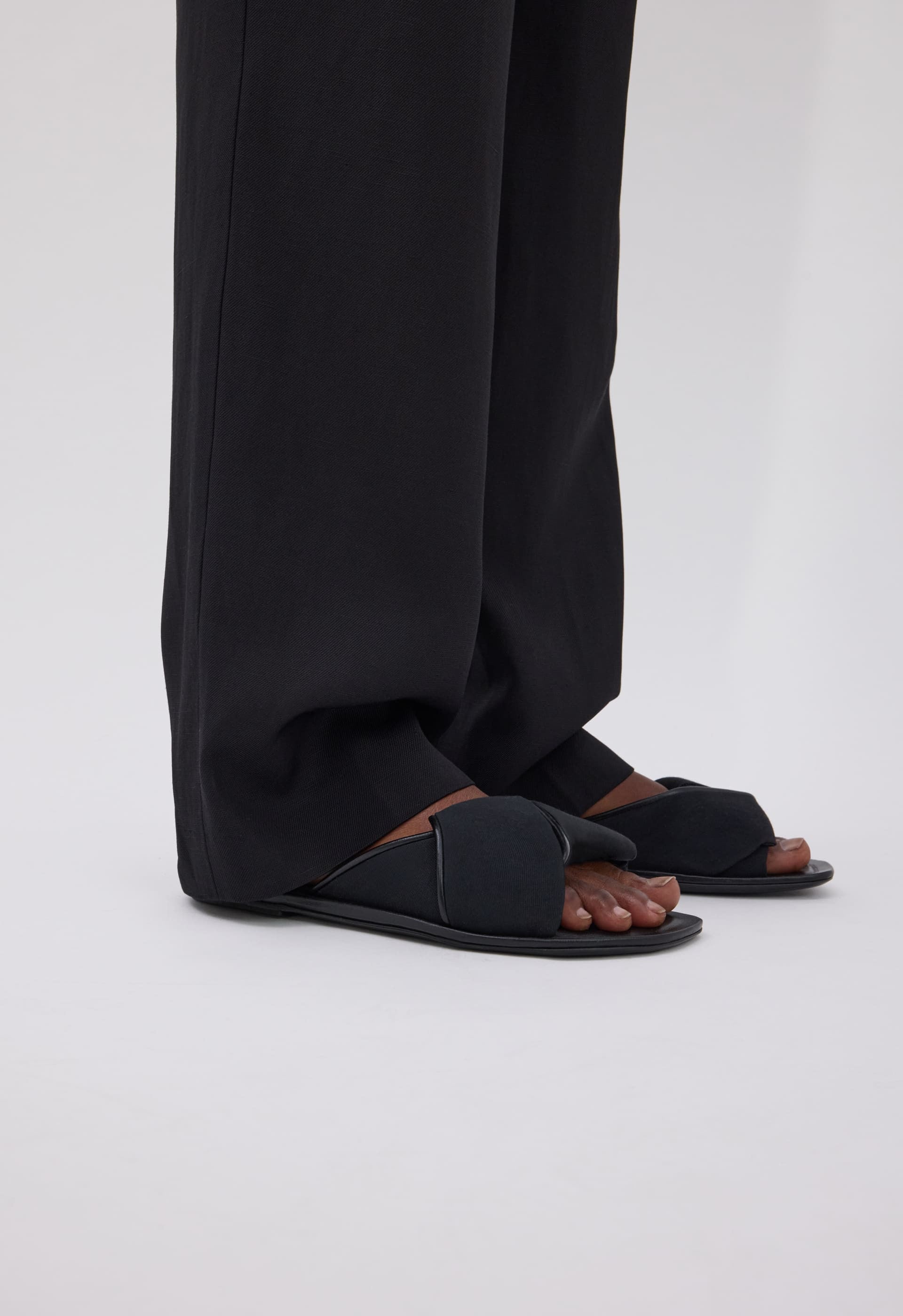 NOA Twisted fabric slides