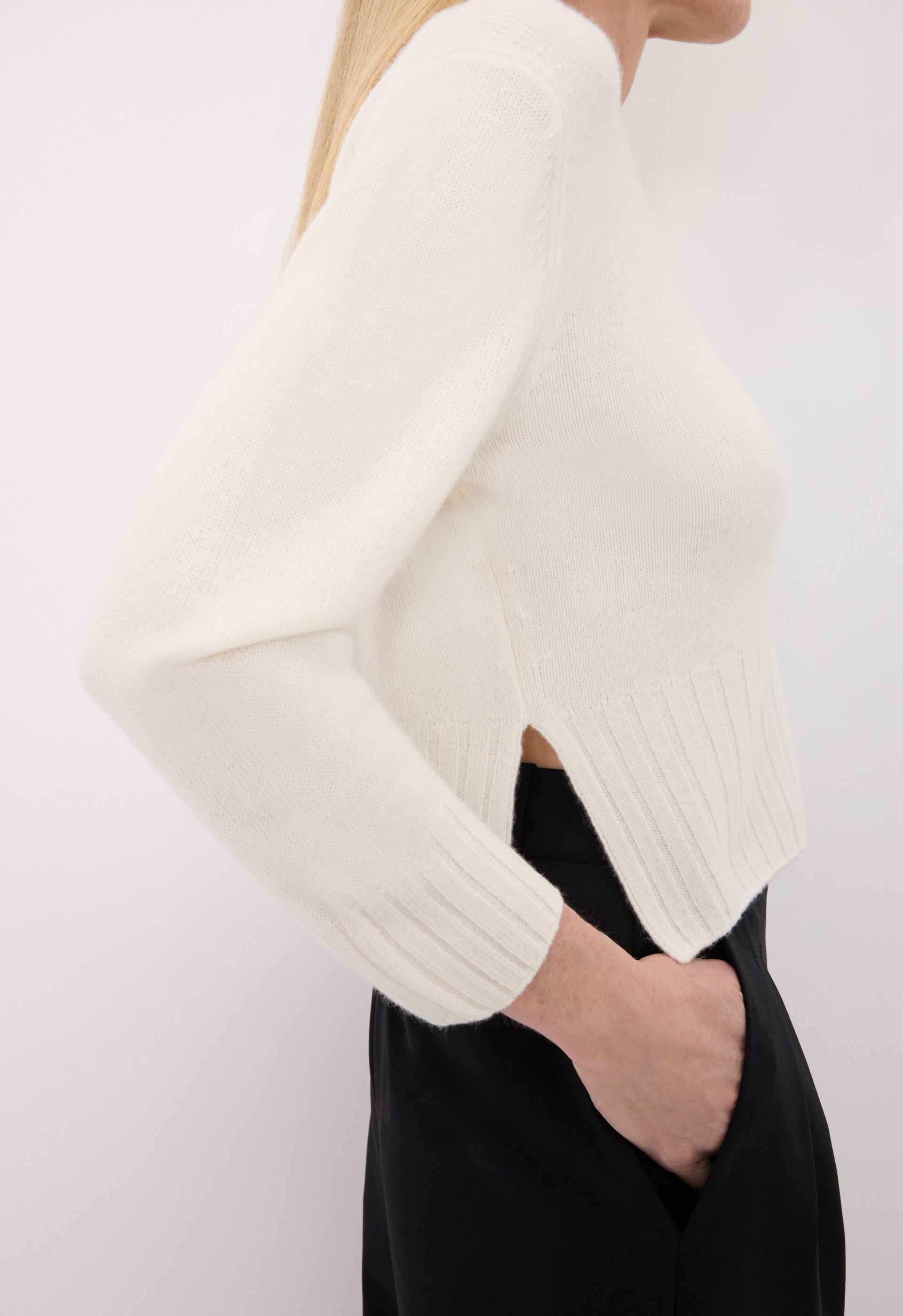 MORA LDS Cropped cashmere sweater