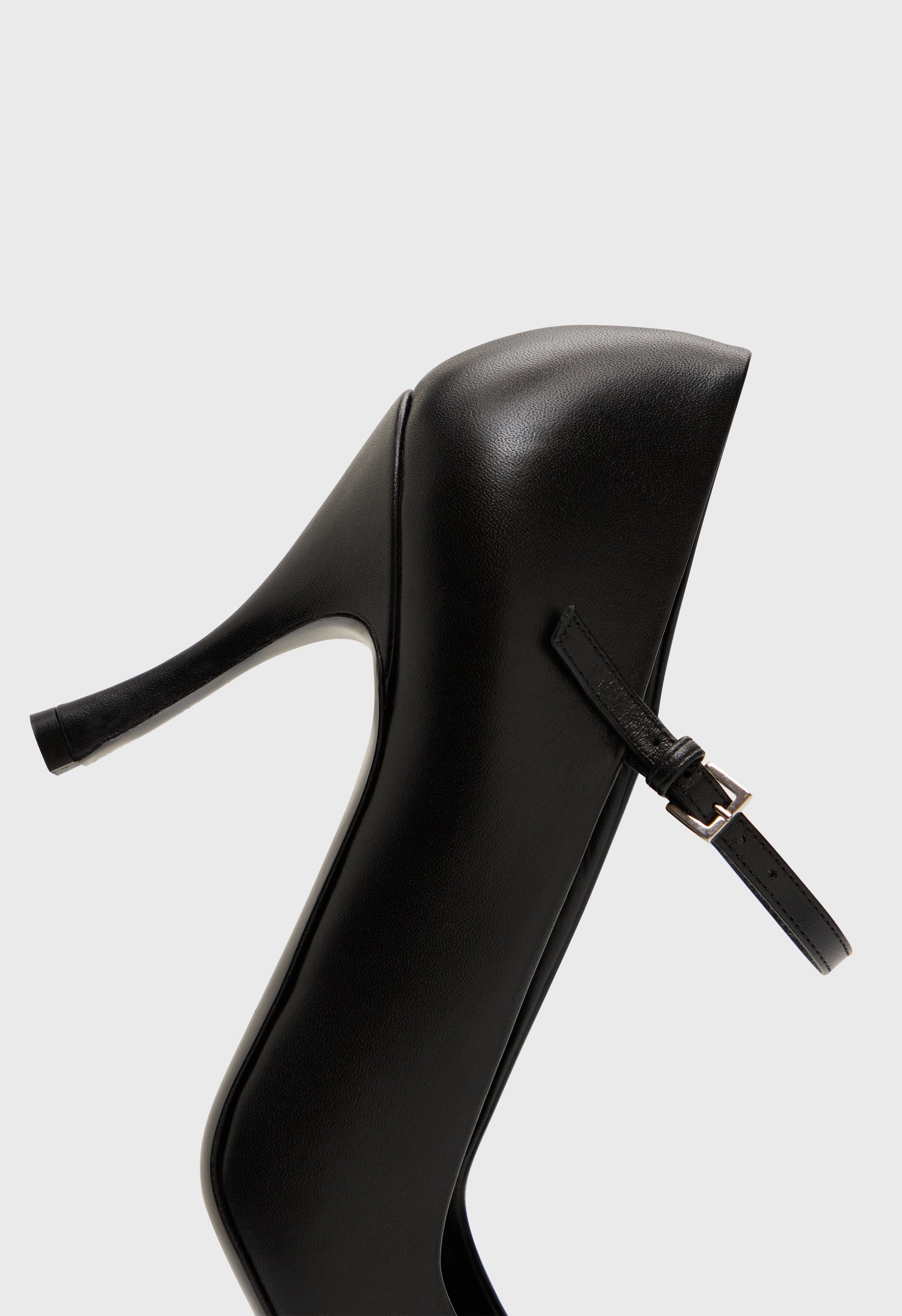 CAREY Leather pumps