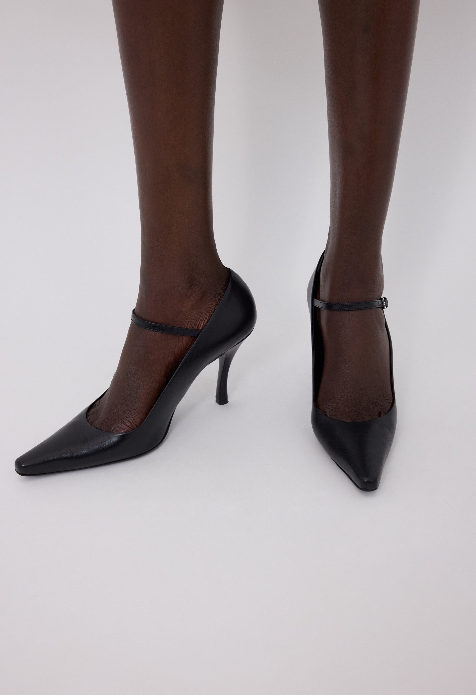 CAREY Leather pumps