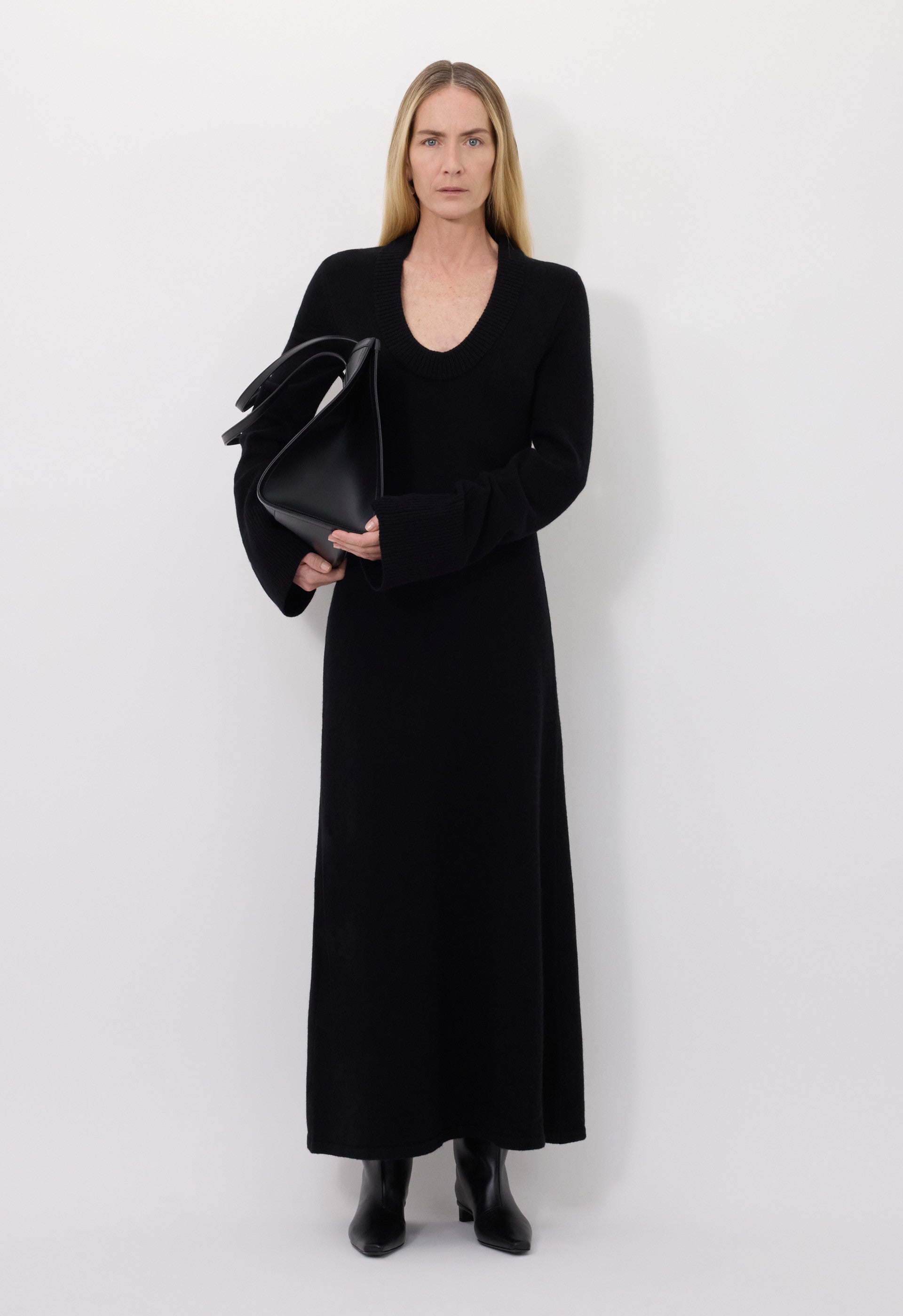 ARI Long knit dress