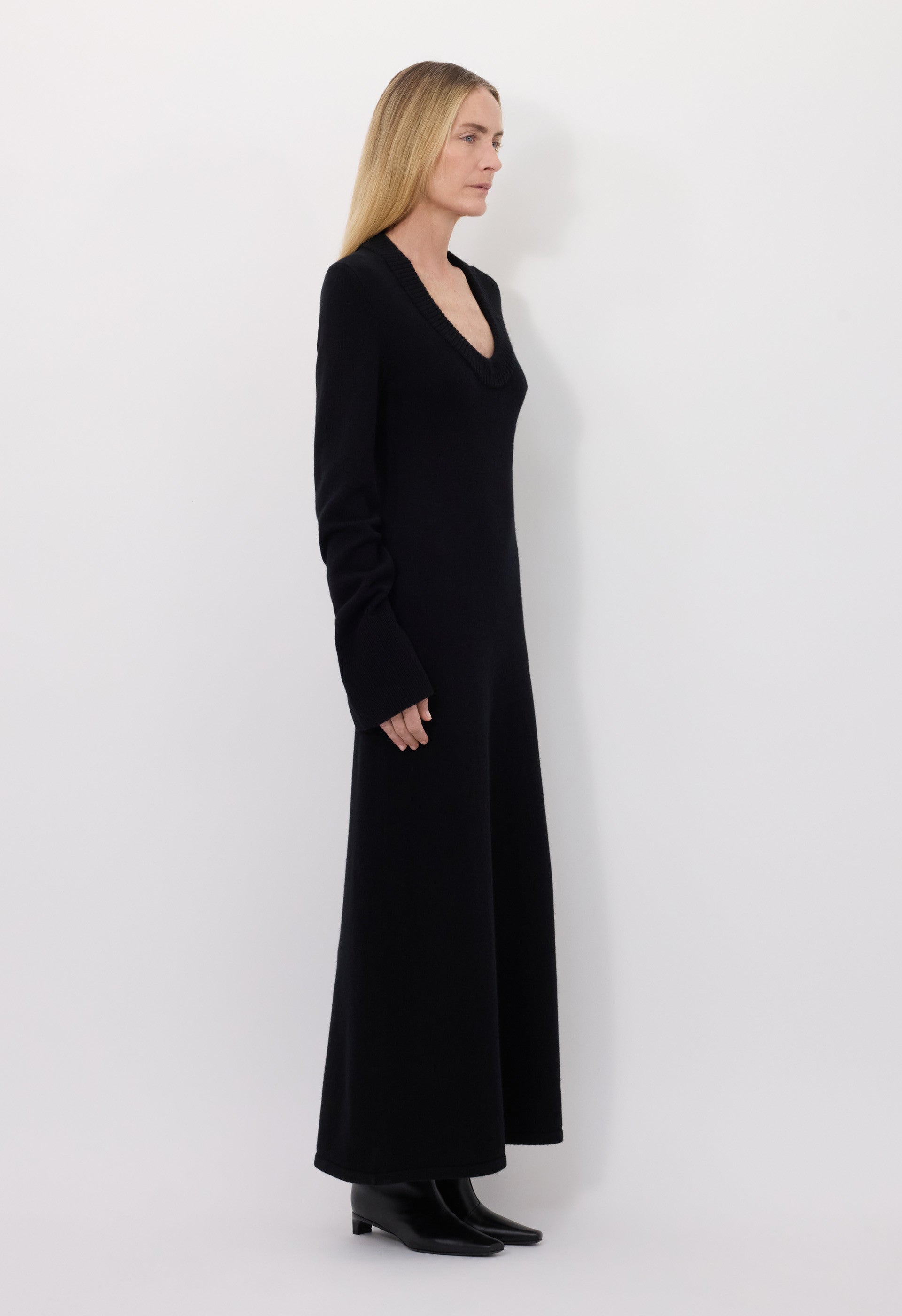 ARI Long knit dress