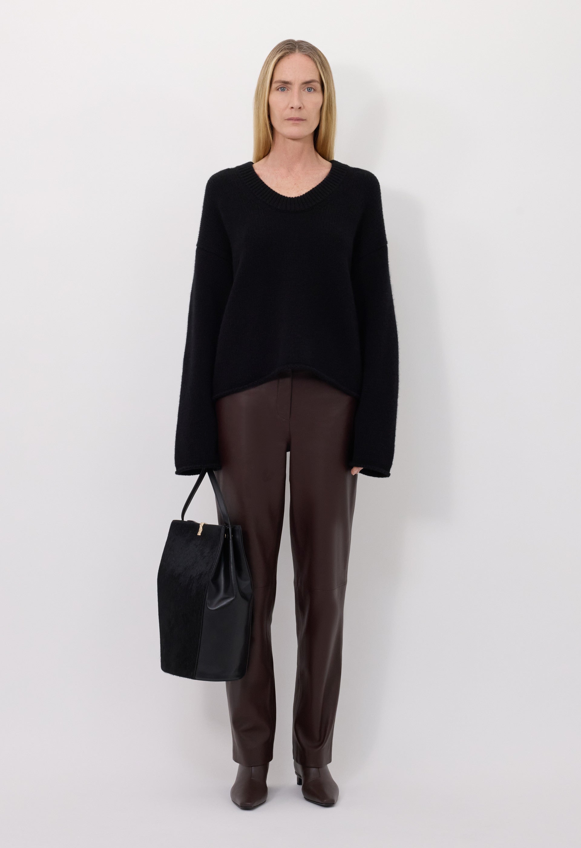 DERRY Plunging U neck sweater