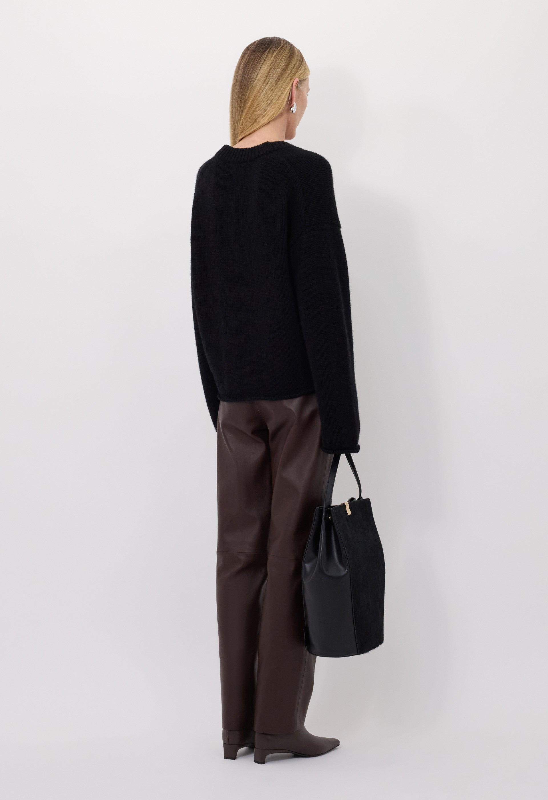DERRY Plunging U neck sweater