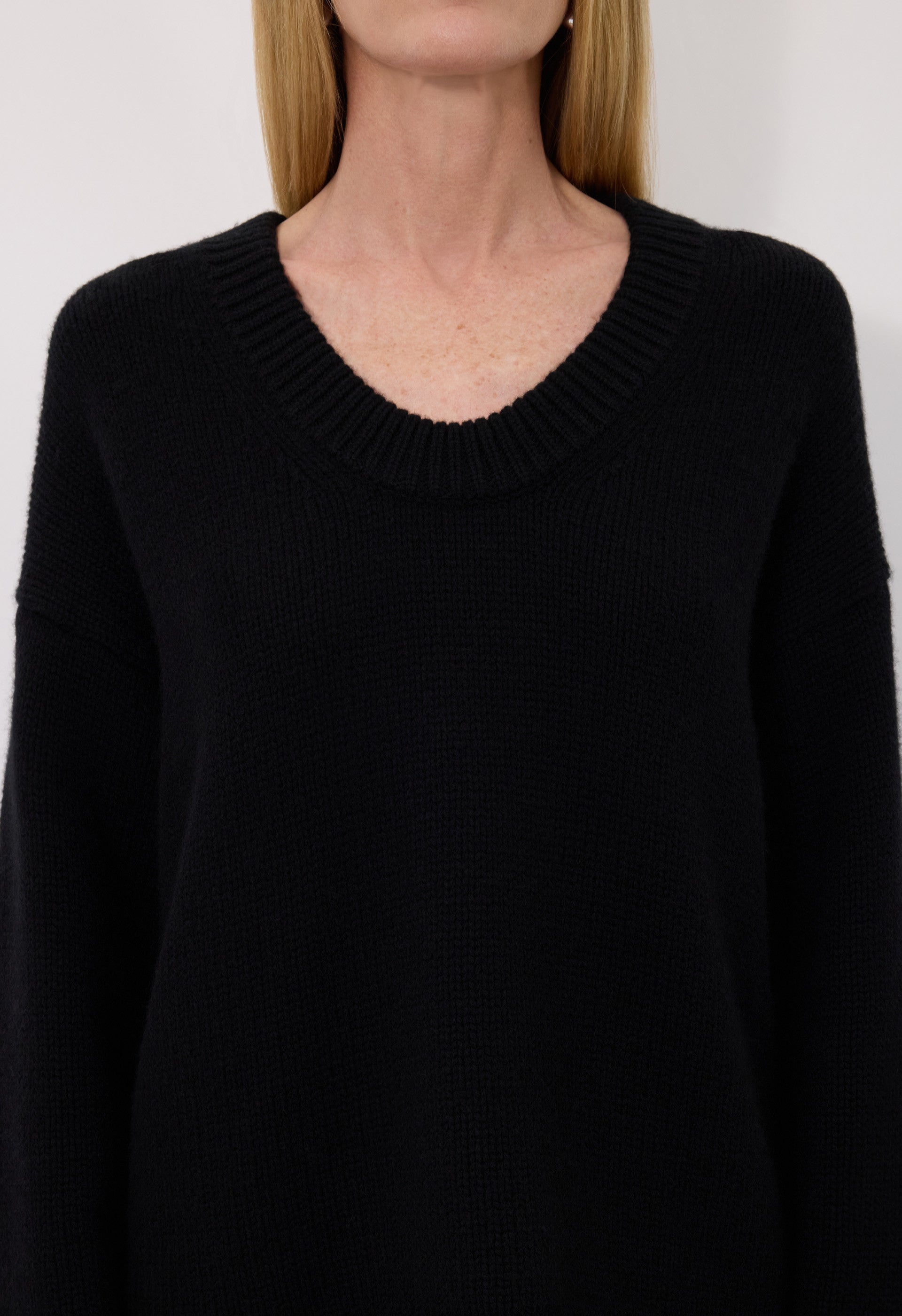 DERRY Plunging U neck sweater
