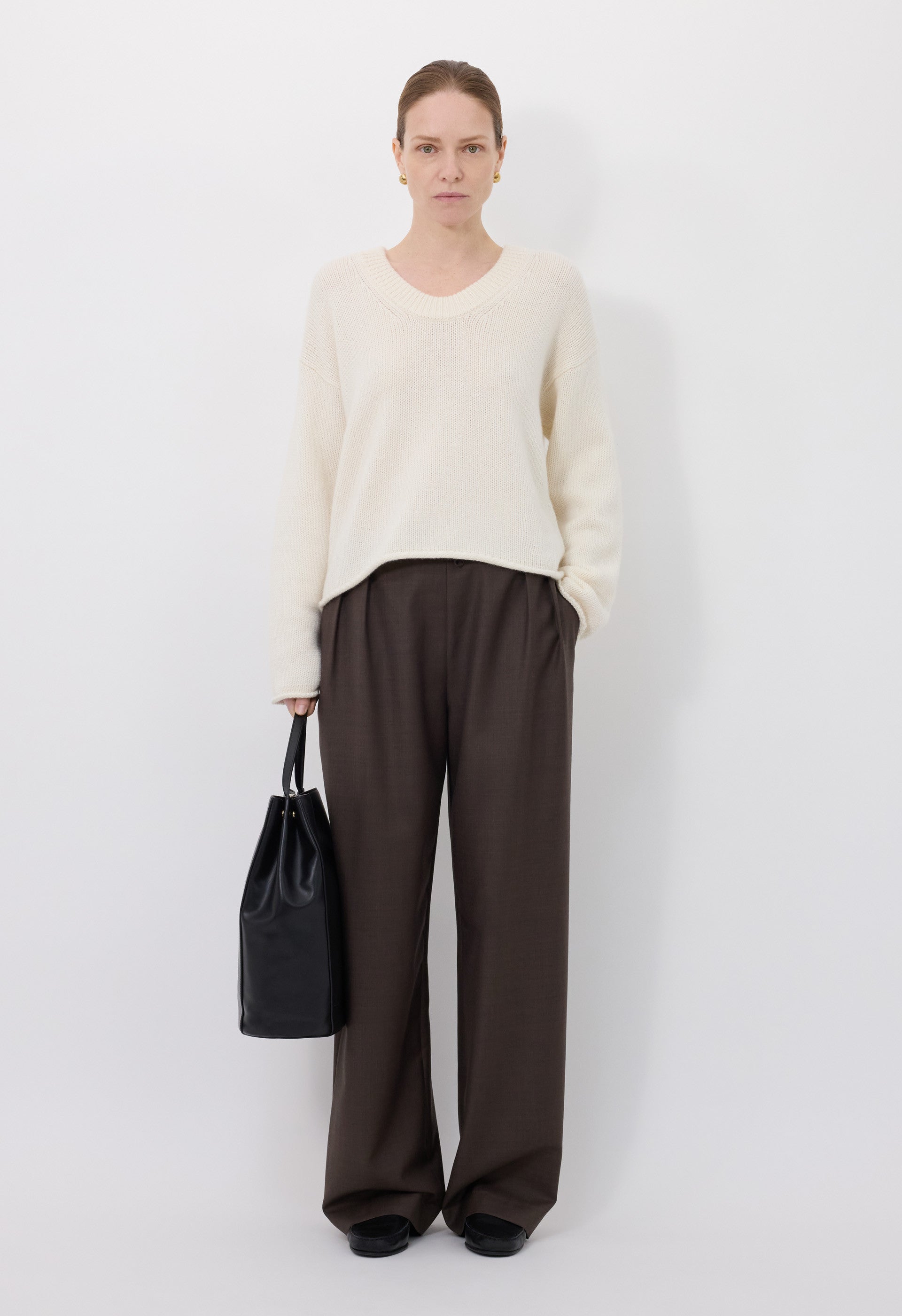 DERRY Plunging U neck sweater