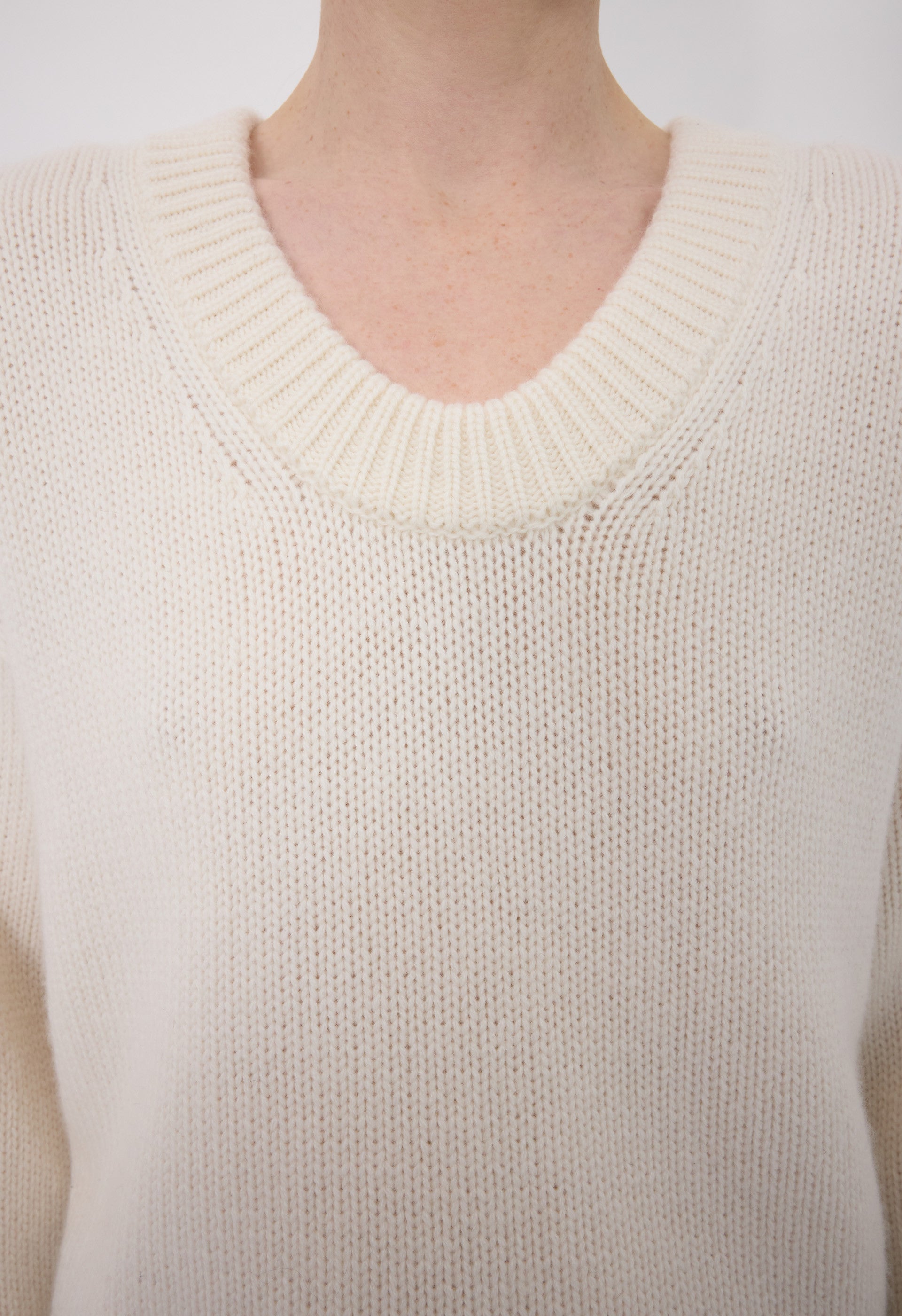 DERRY Plunging U neck sweater