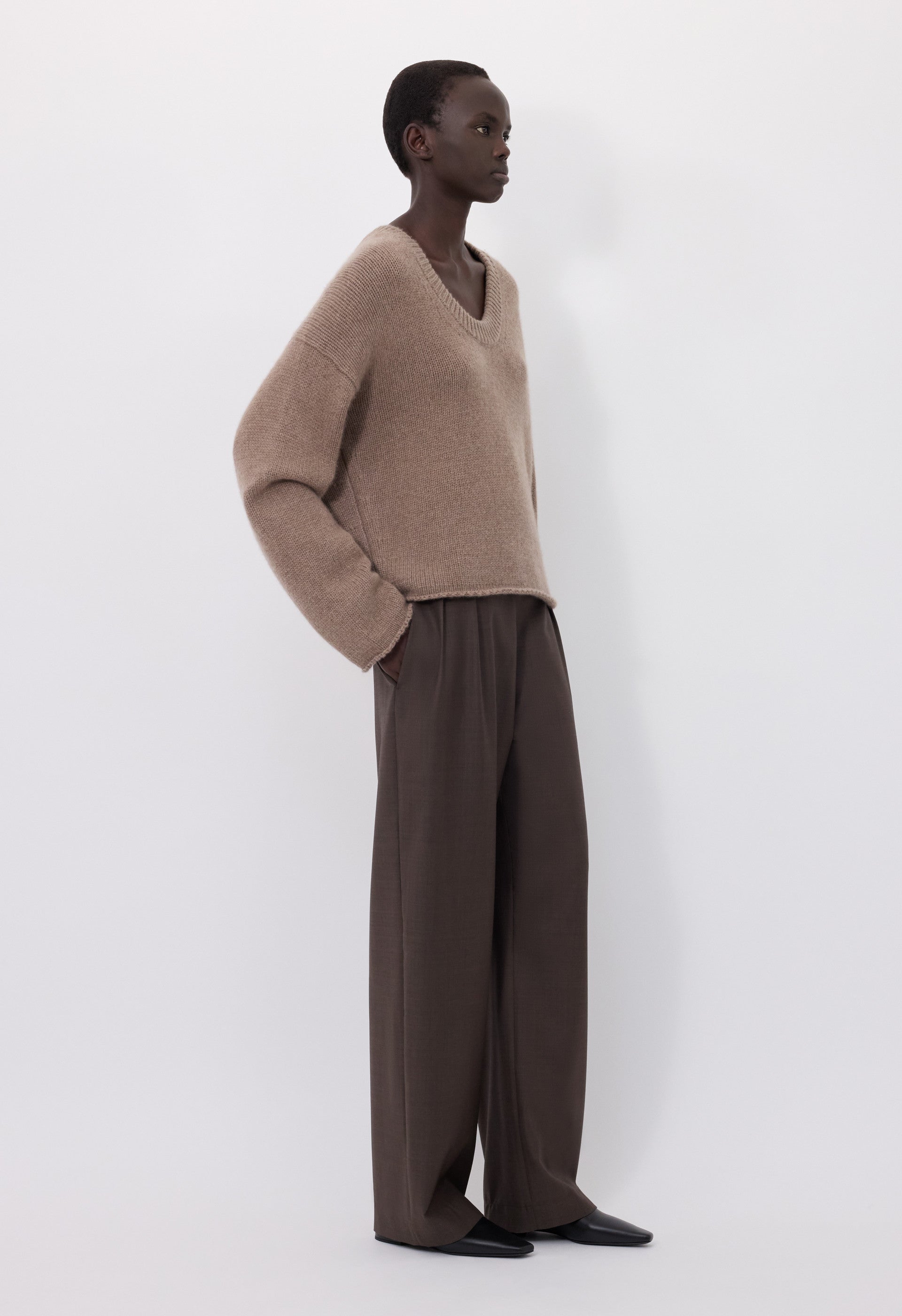 DERRY Plunging U neck sweater