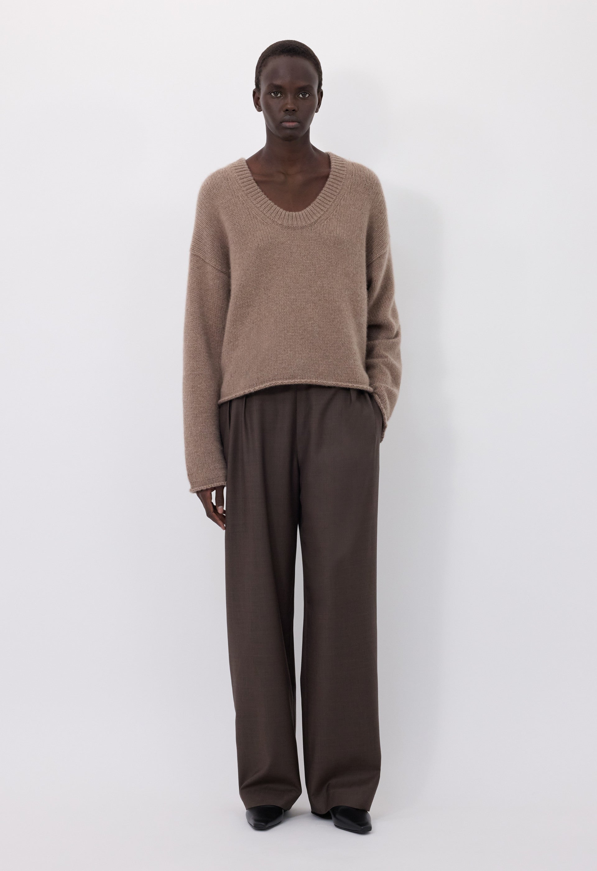 DERRY Plunging U neck sweater