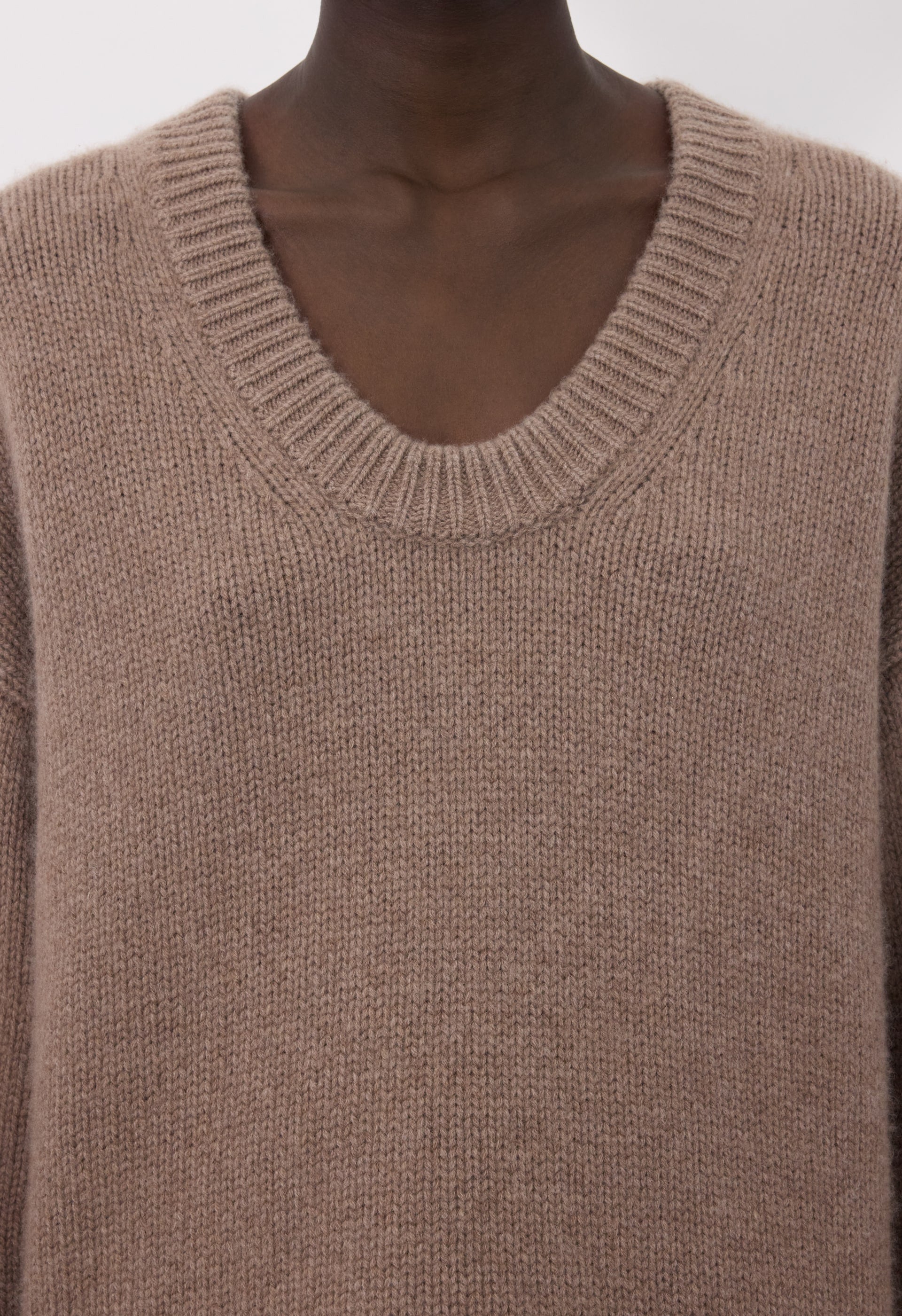 DERRY Plunging U neck sweater