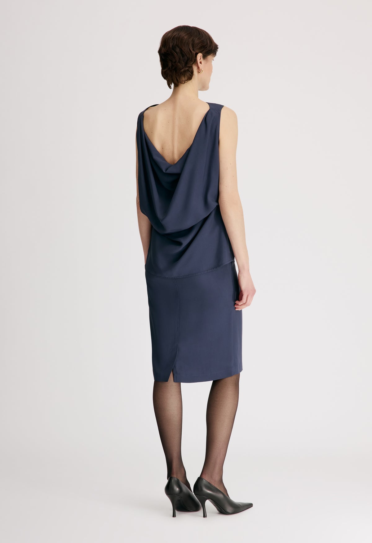 ANI Sleeveless cape top