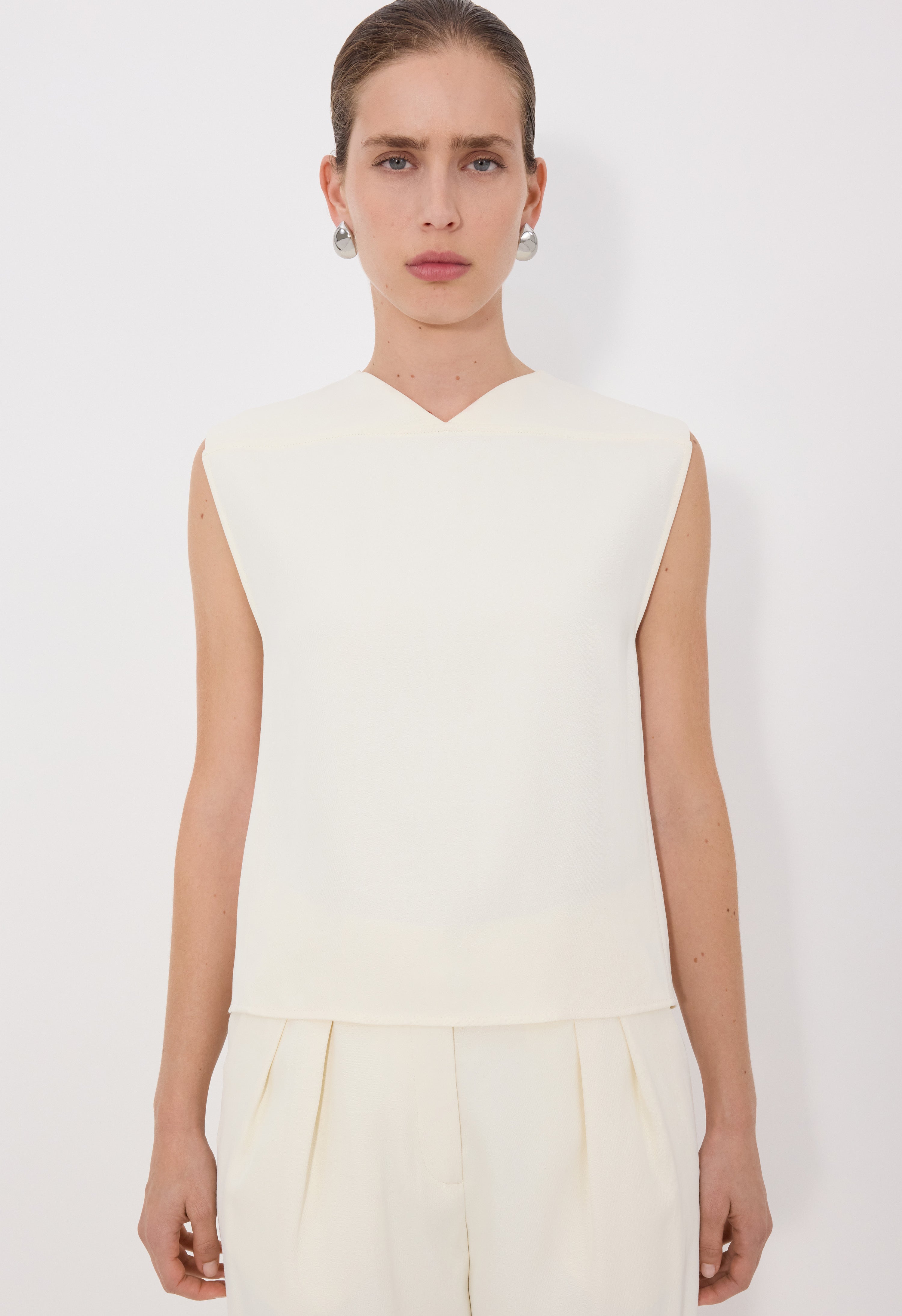 DAIKA Boxy V neck top