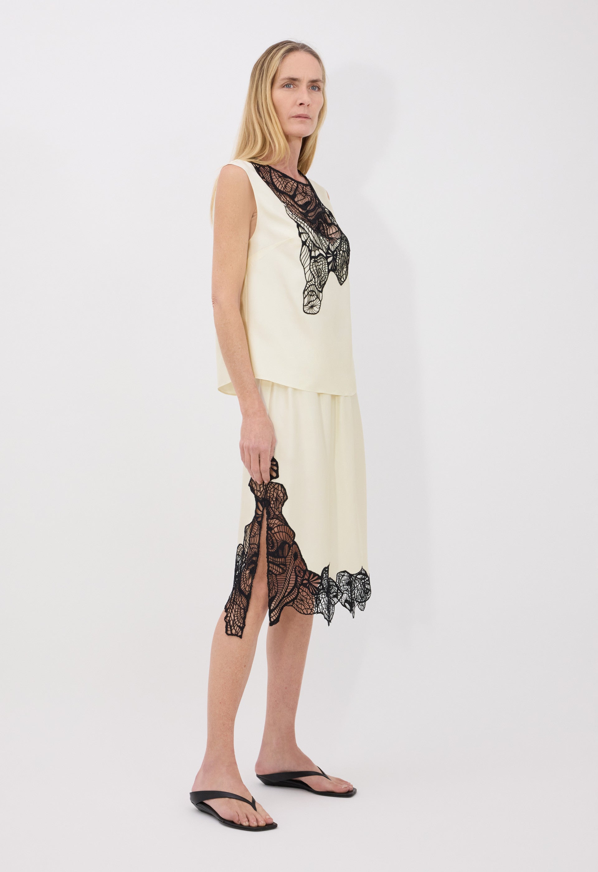 POLA Sleeveless top with lace
