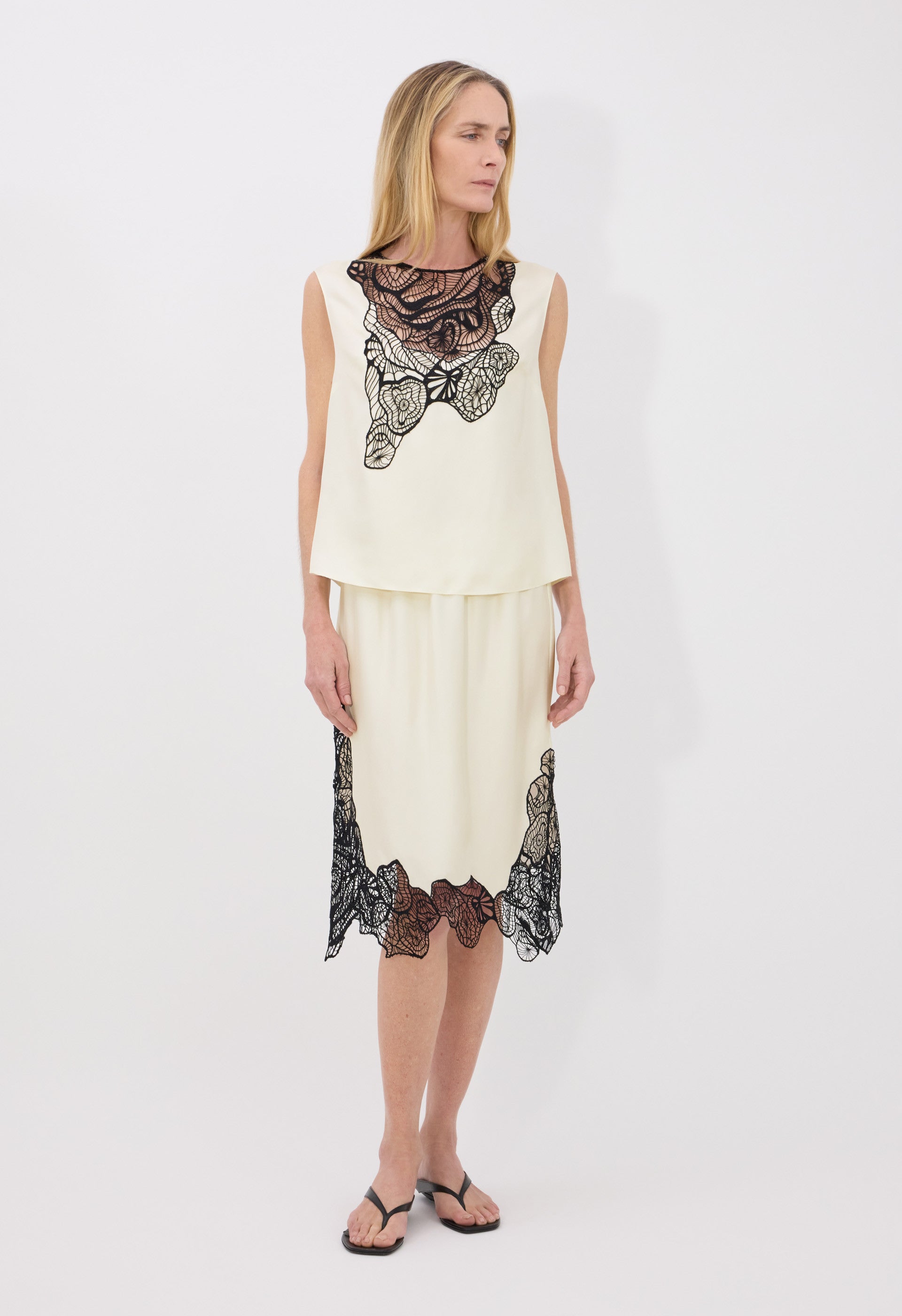 POLA Sleeveless top with lace