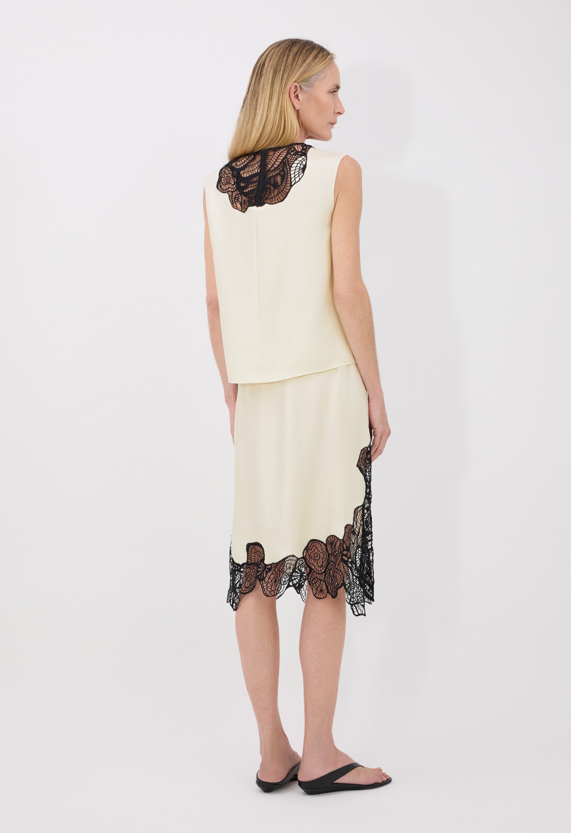 POLA Sleeveless top with lace