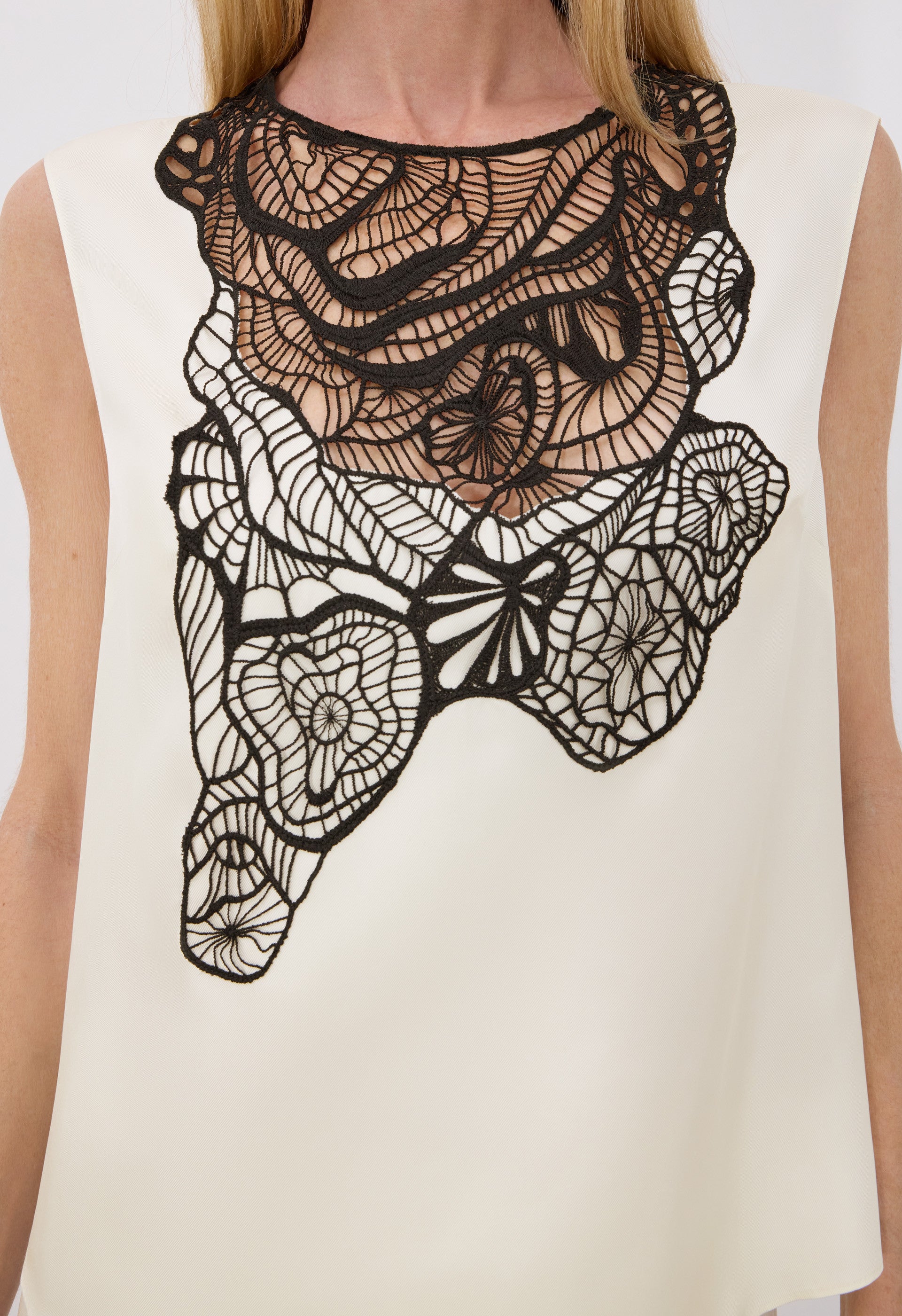 POLA Sleeveless top with lace