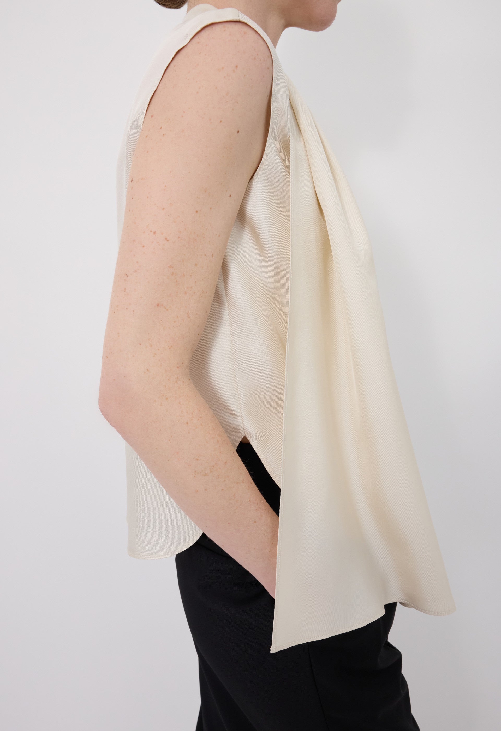 SADE Sleeveless silk top