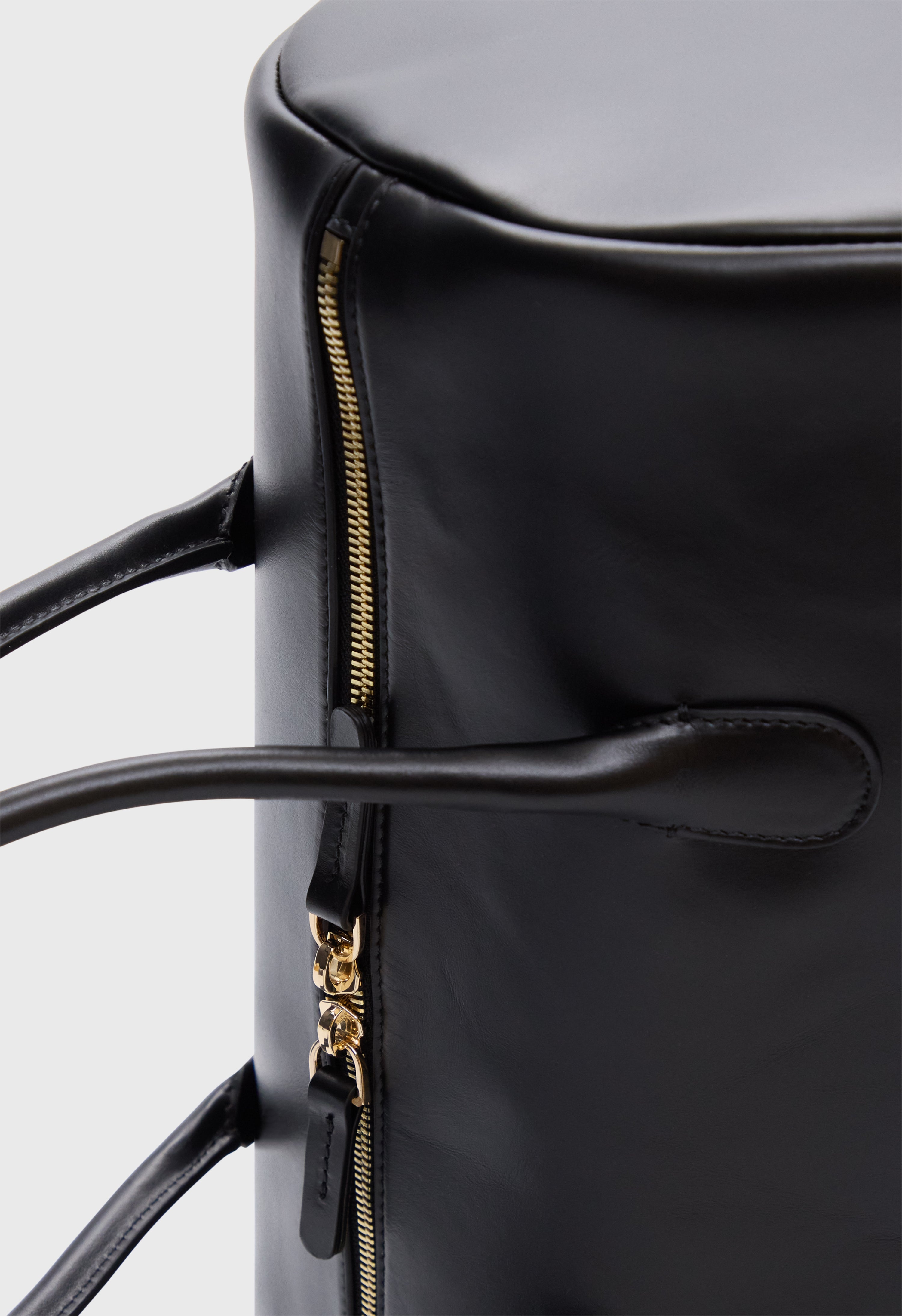 REEZ Cylindric leather bag