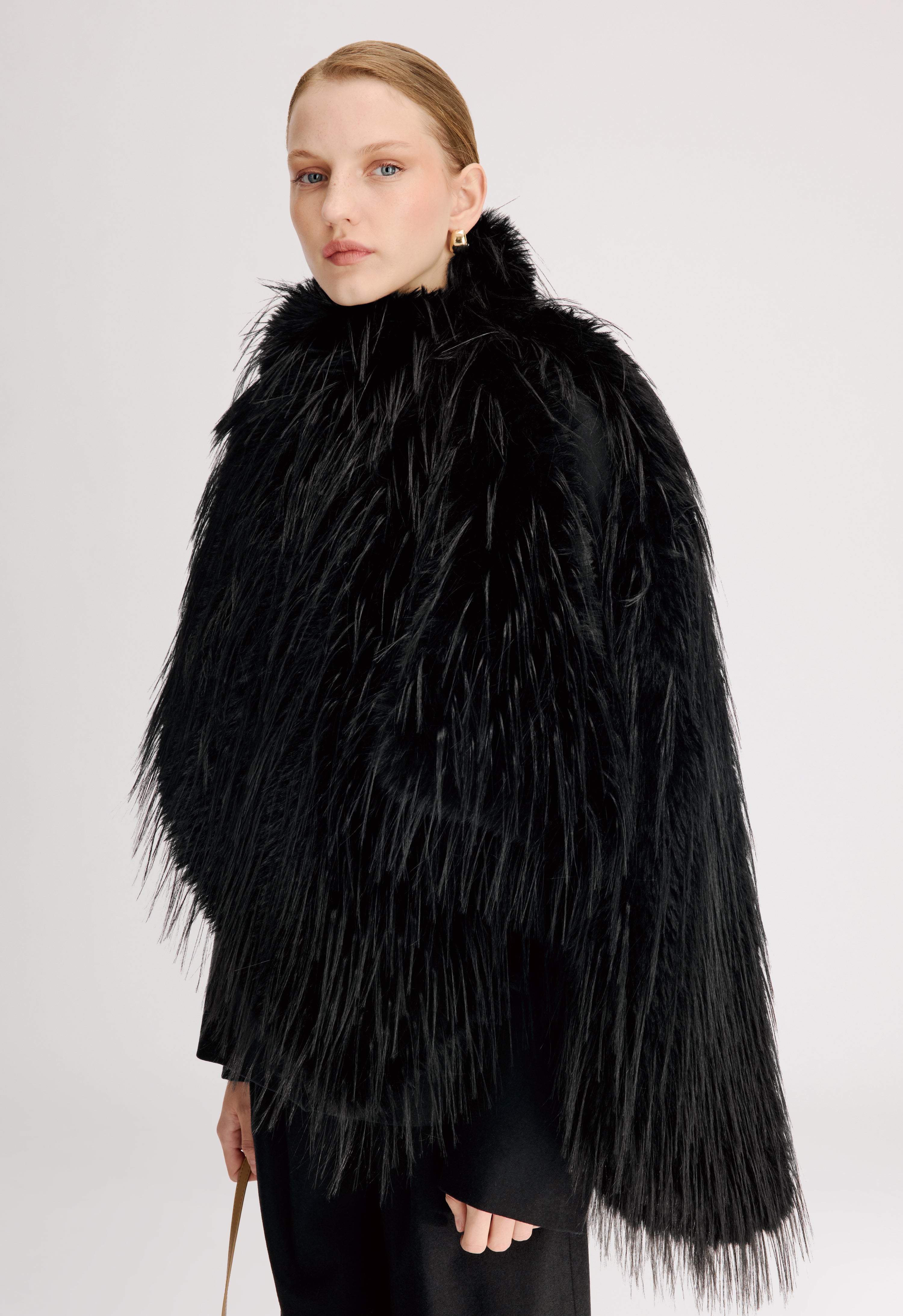 ZARI Faux fur shawl