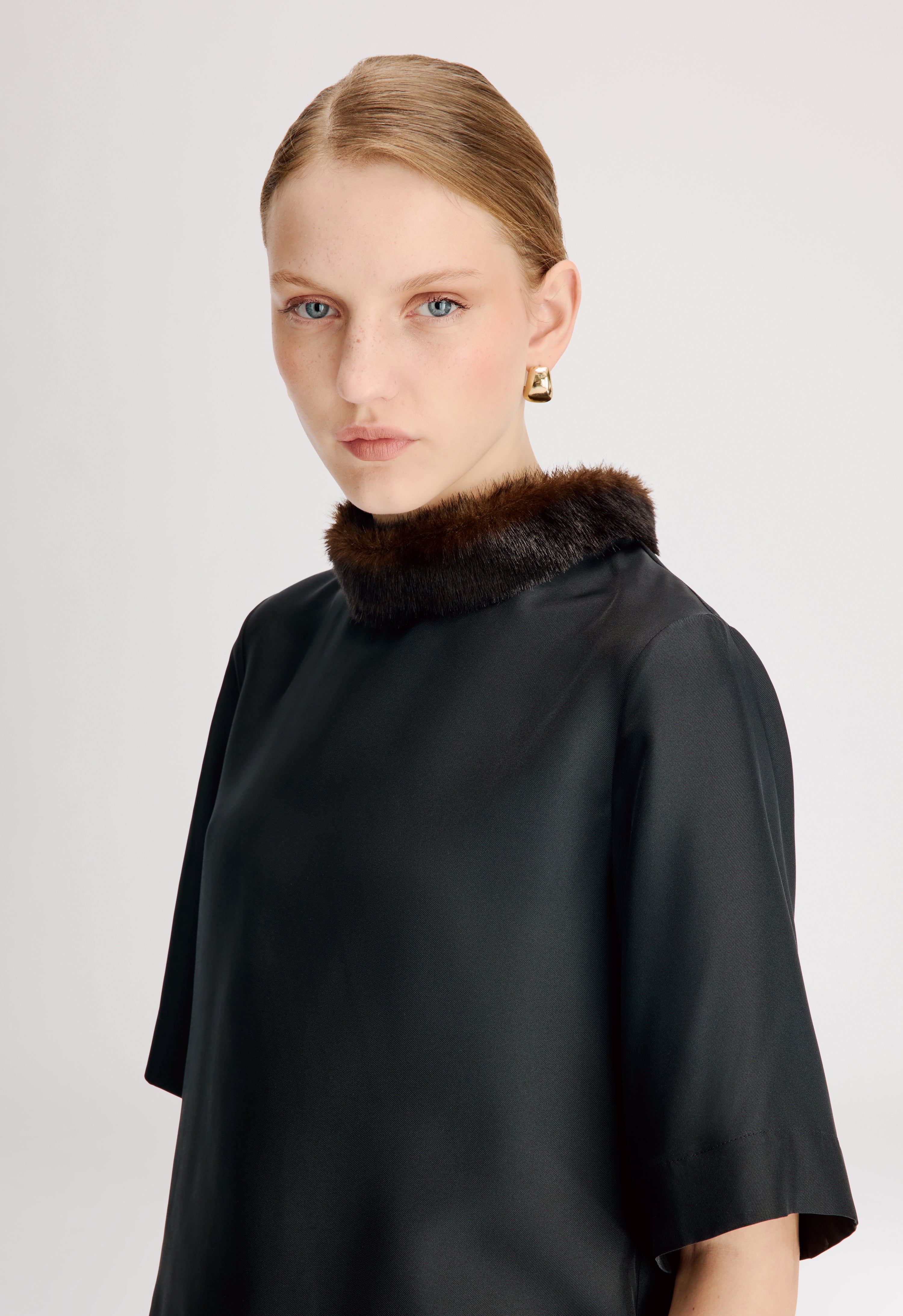 DANA Faux fur collar silk twill top