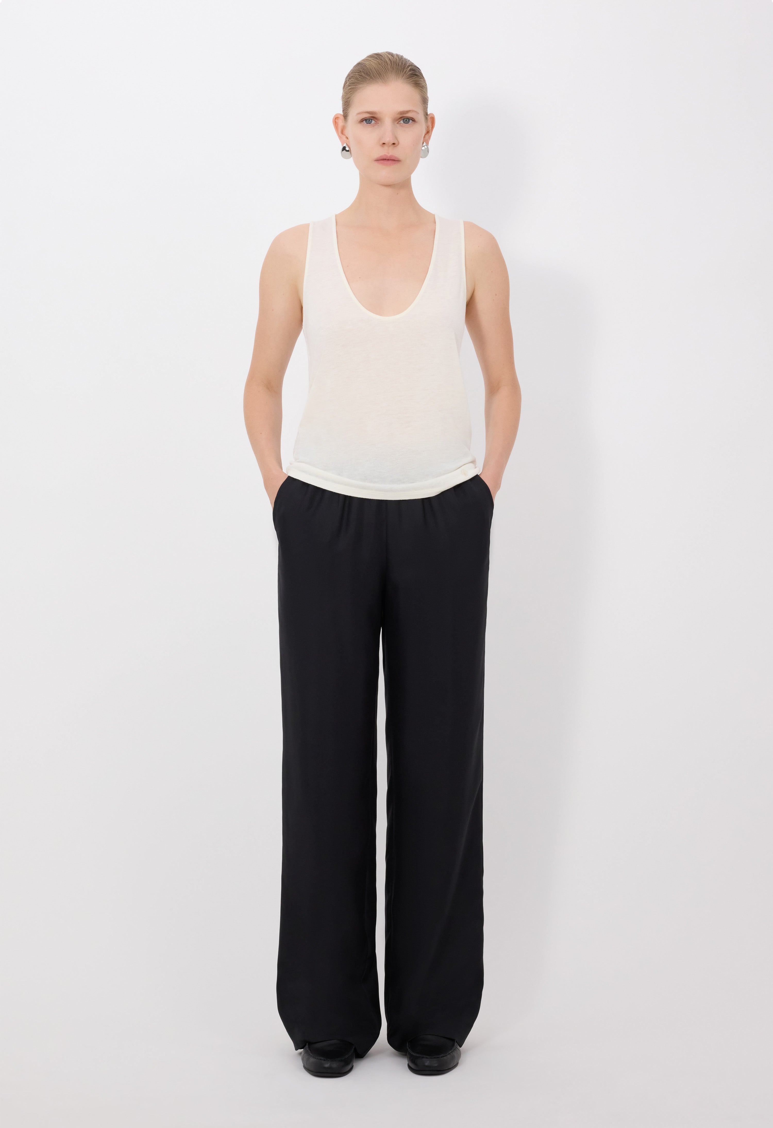 ALBIA LDS U neck tank top