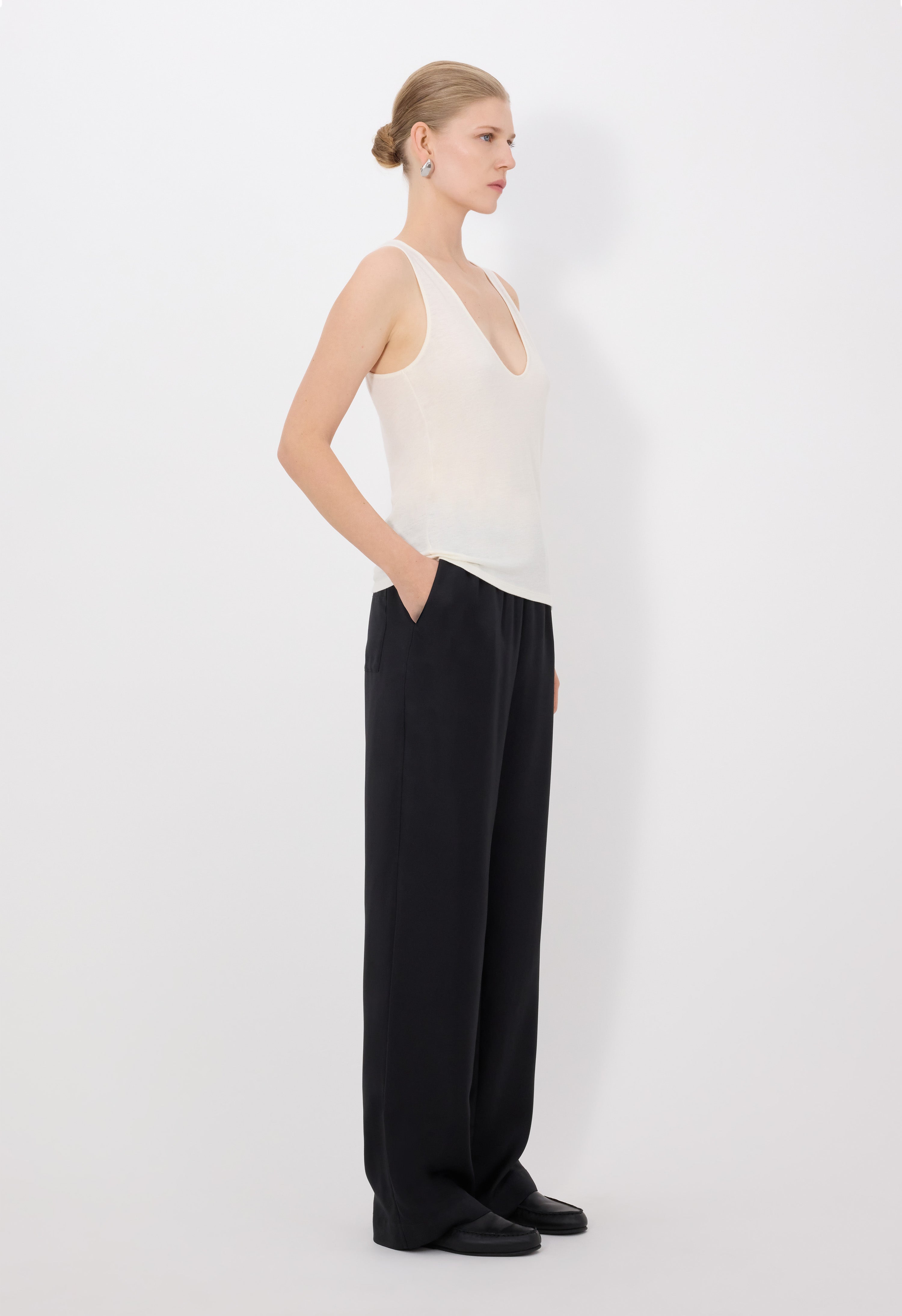 ALBIA LDS U neck tank top