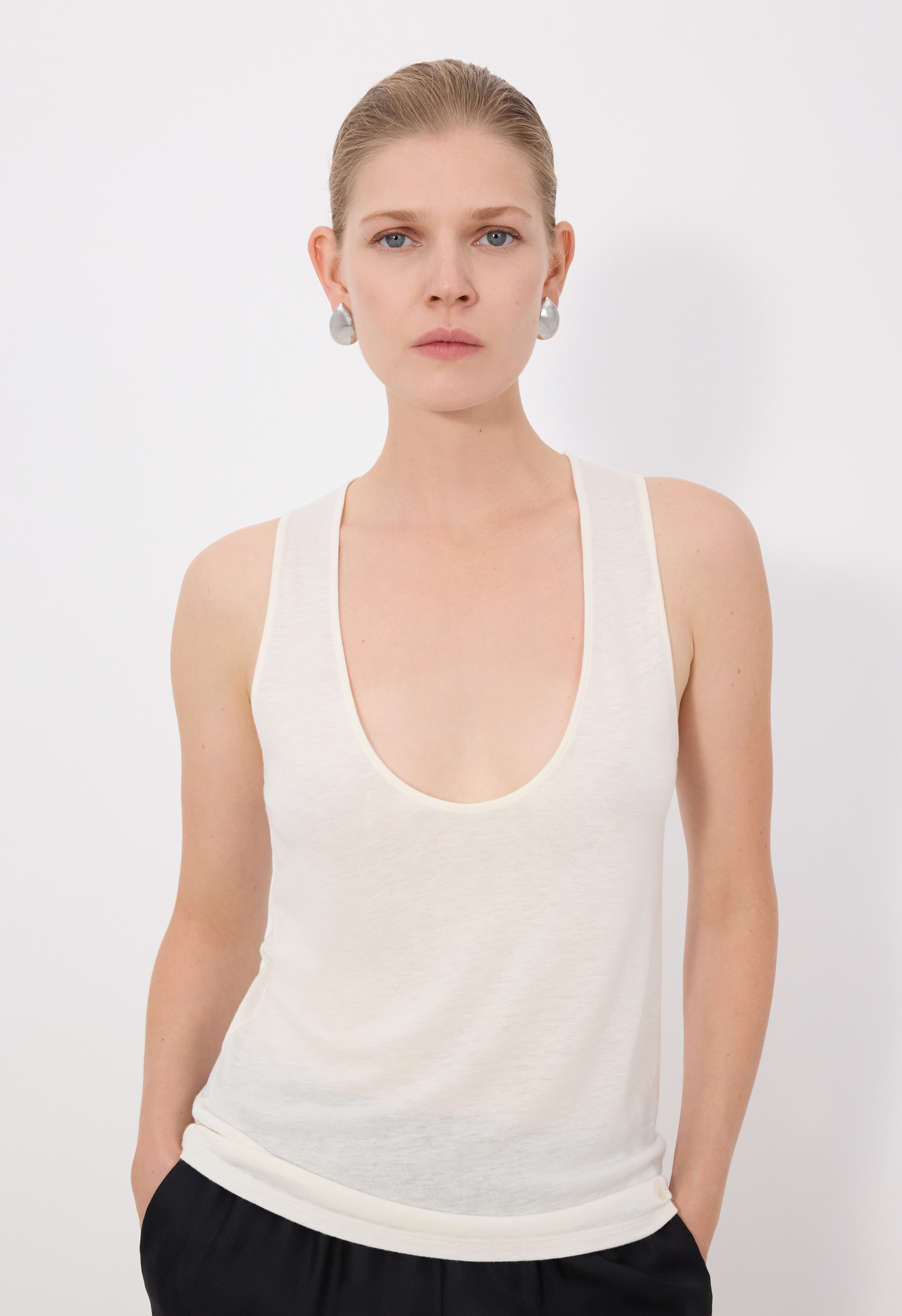 ALBIA LDS U neck tank top