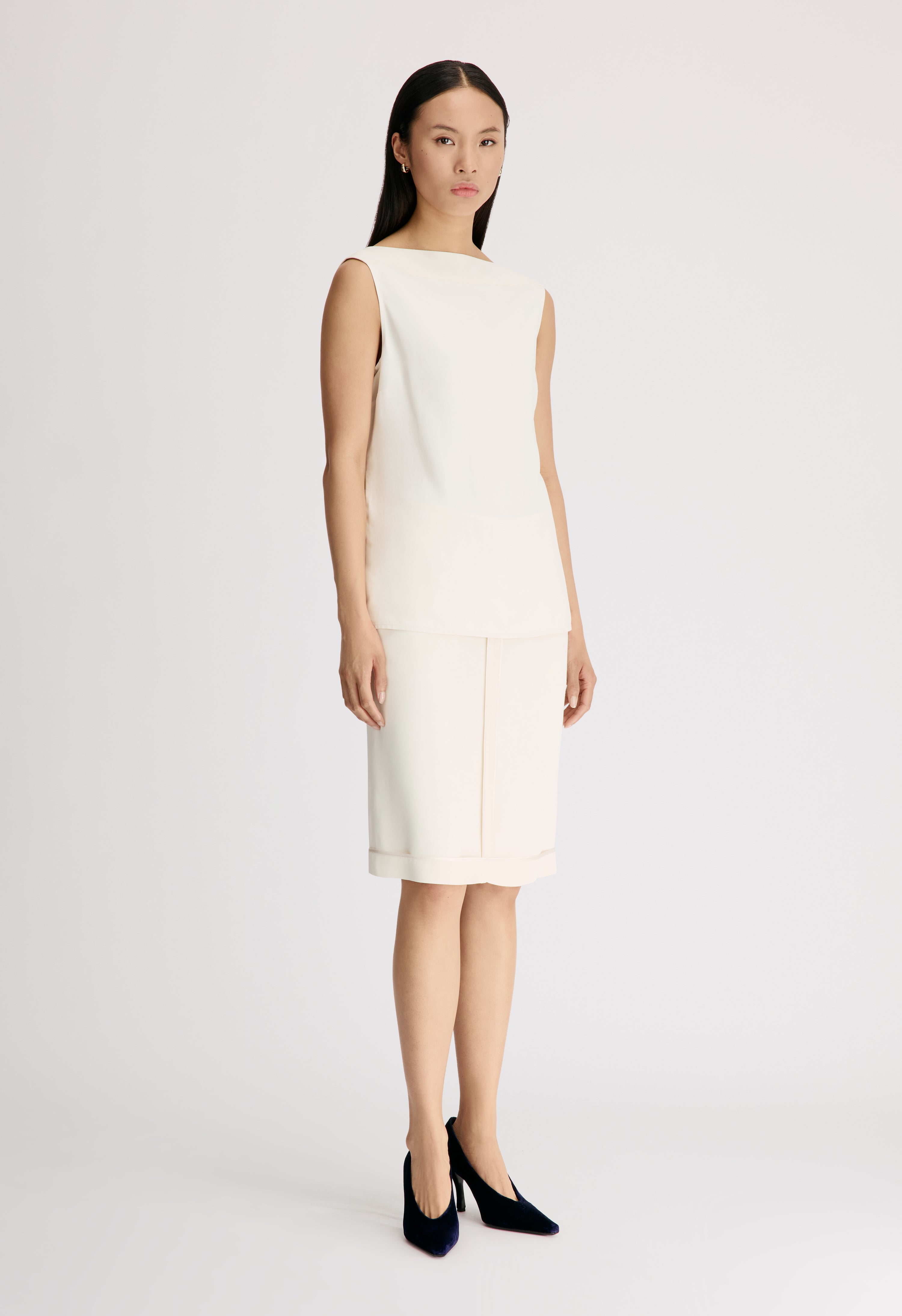 ANI Sleeveless cape top
