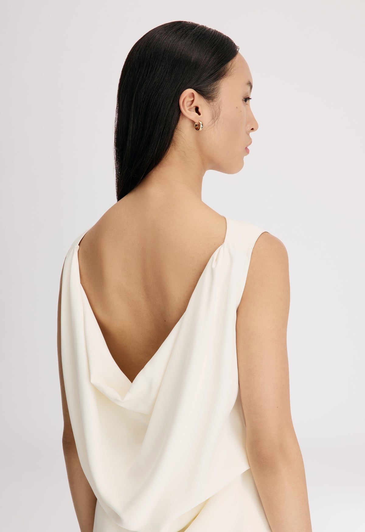 ANI Sleeveless cape top