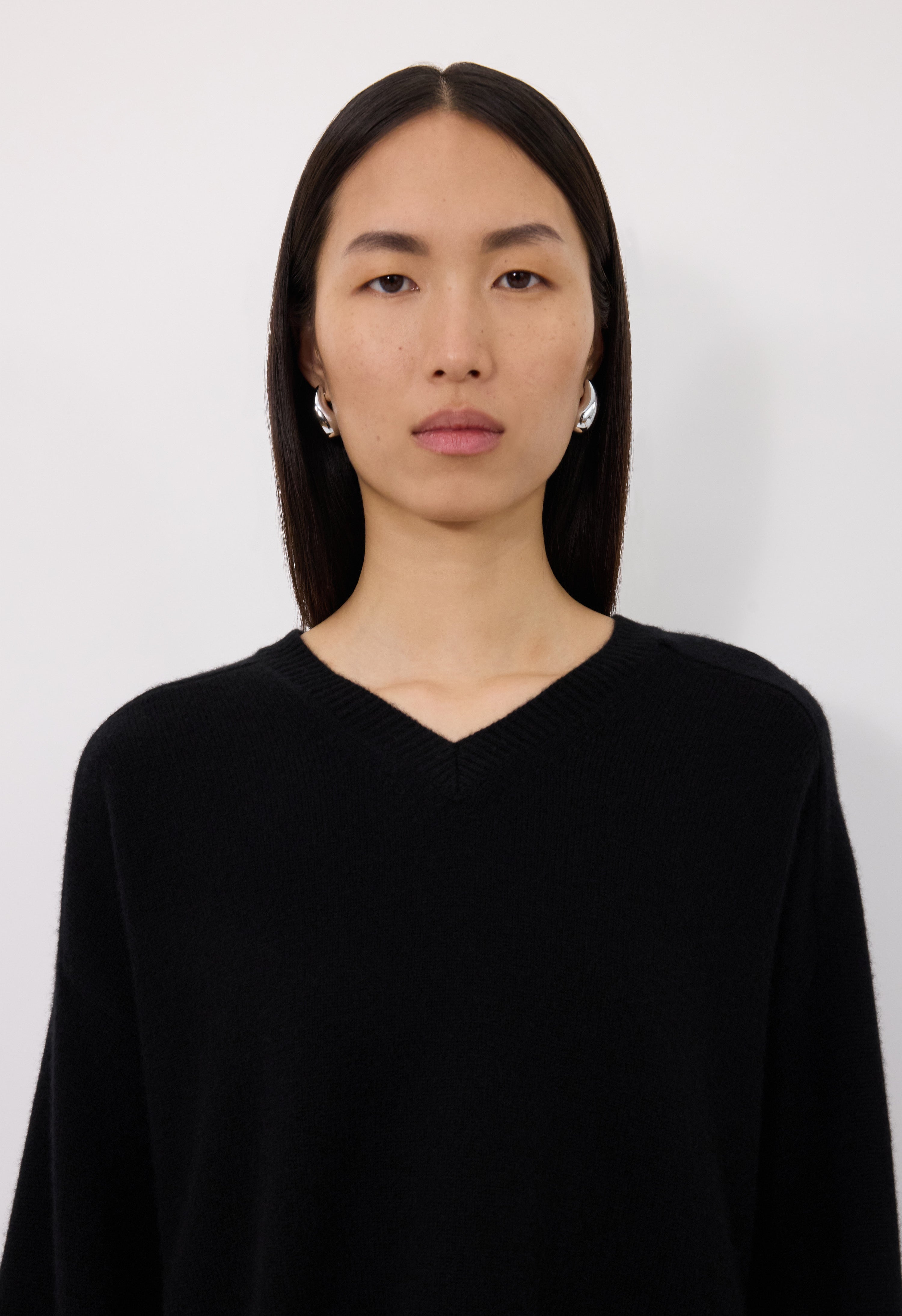 ANZOR LDS Cashmere V neck sweater