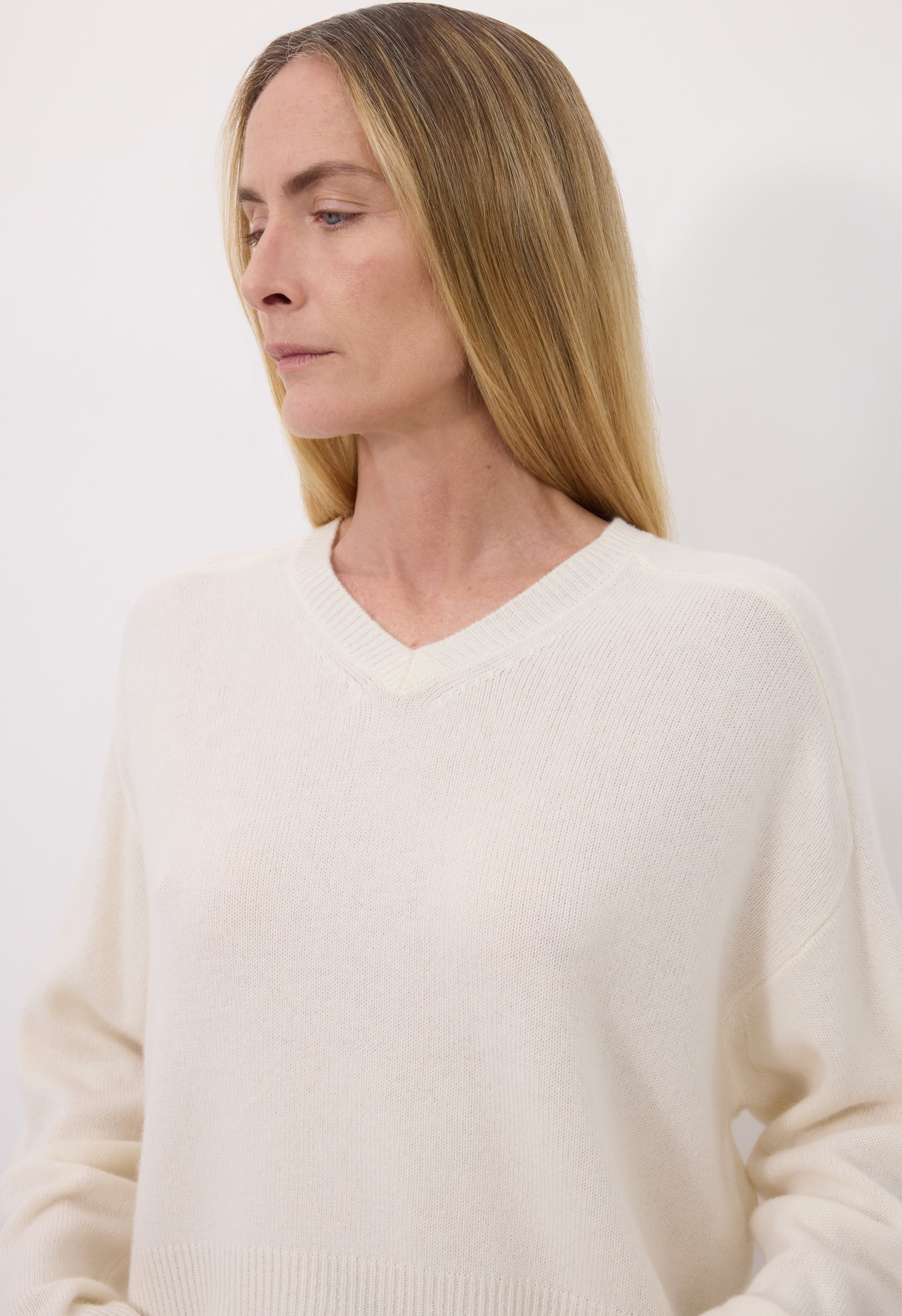 ANZOR LDS Cashmere V neck sweater