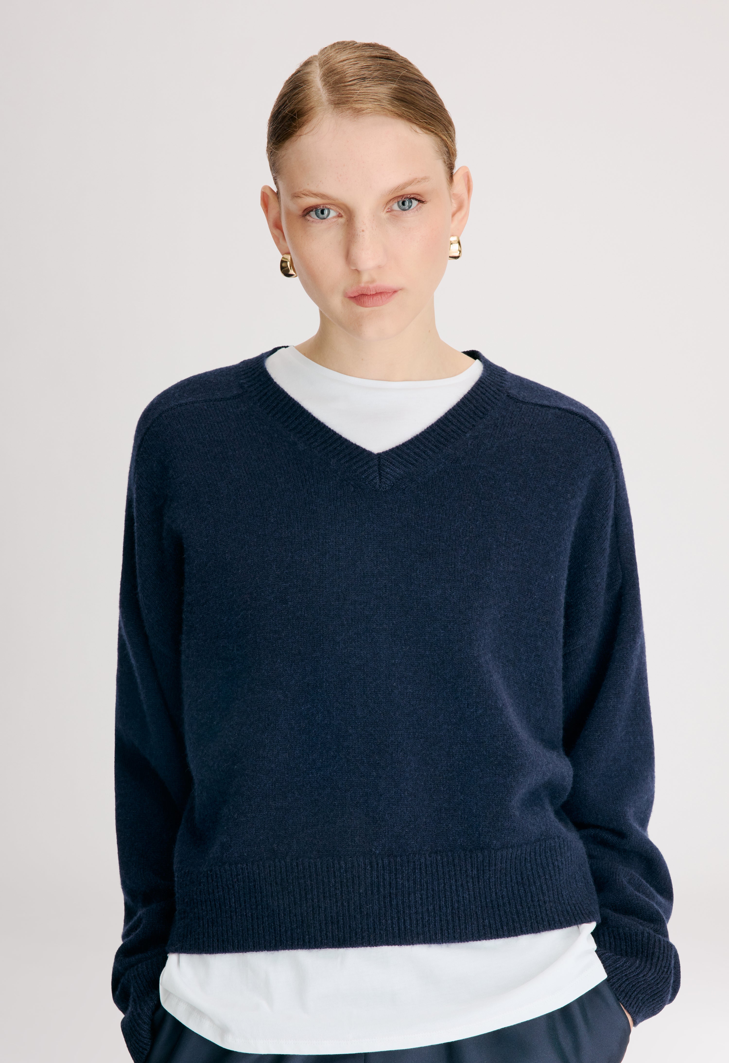 ANZOR LDS V neck cashmere sweater