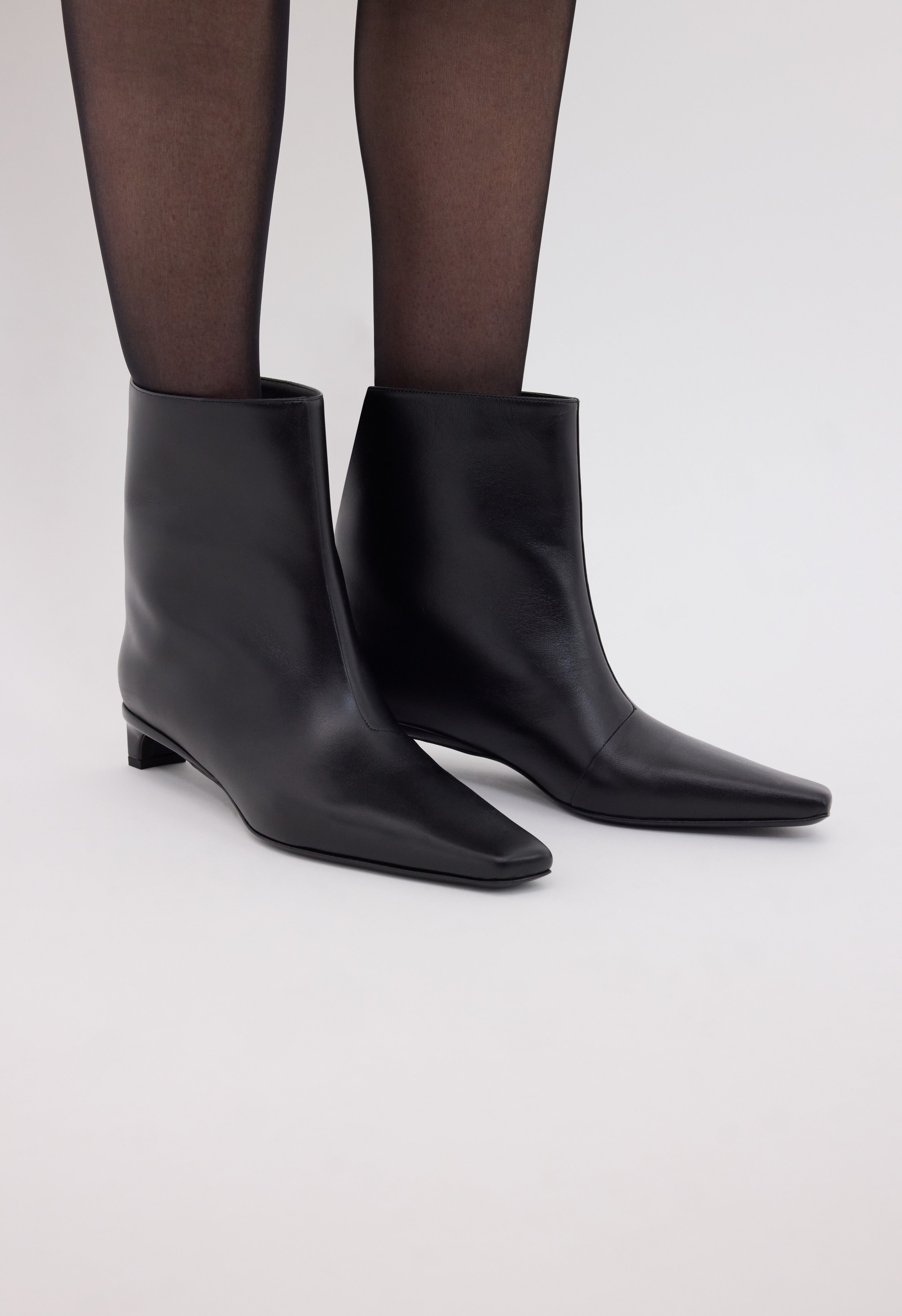 CELINE LDS Leather ankle boots