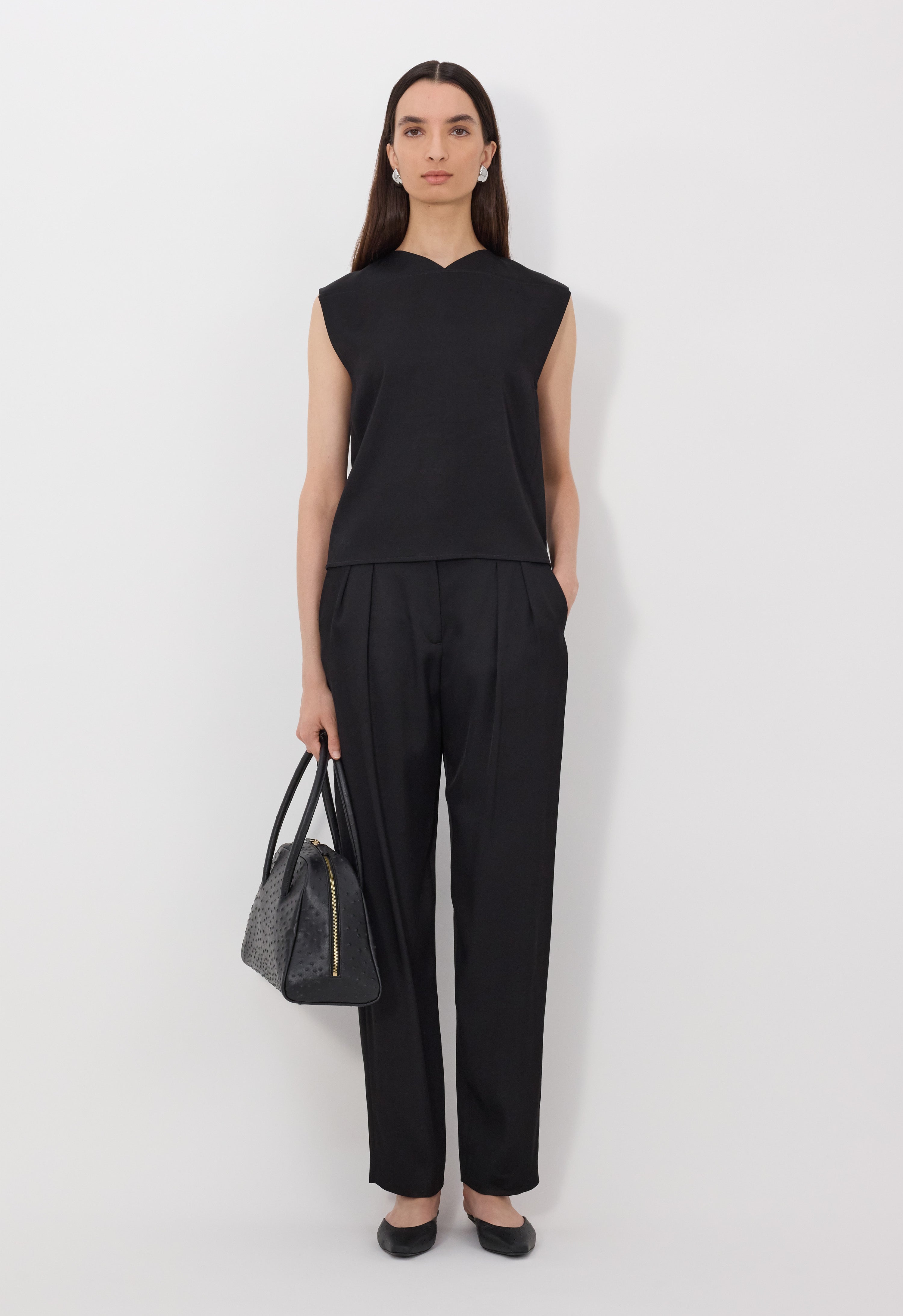 DAIKA Boxy V neck top