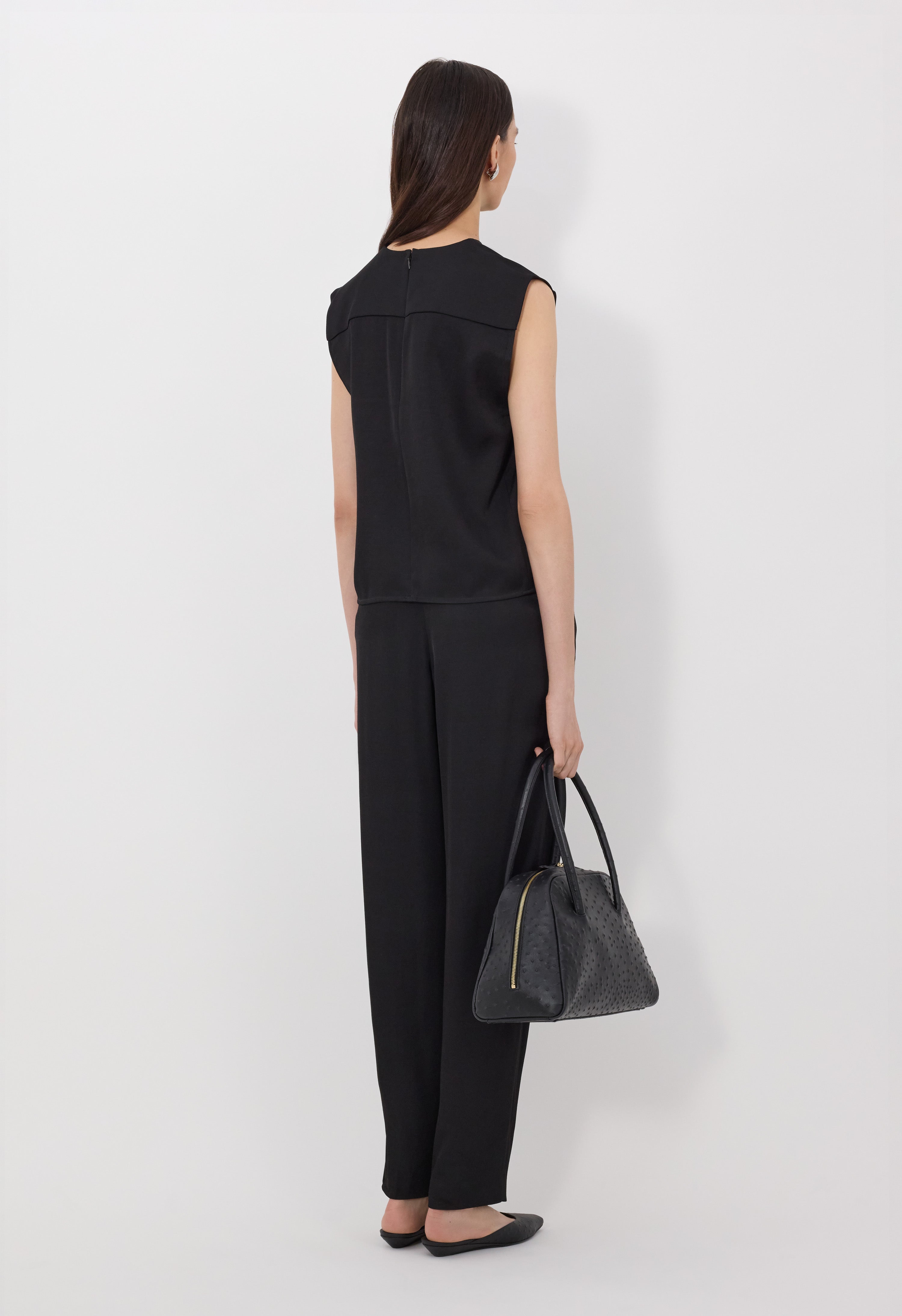 DAIKA Boxy V neck top