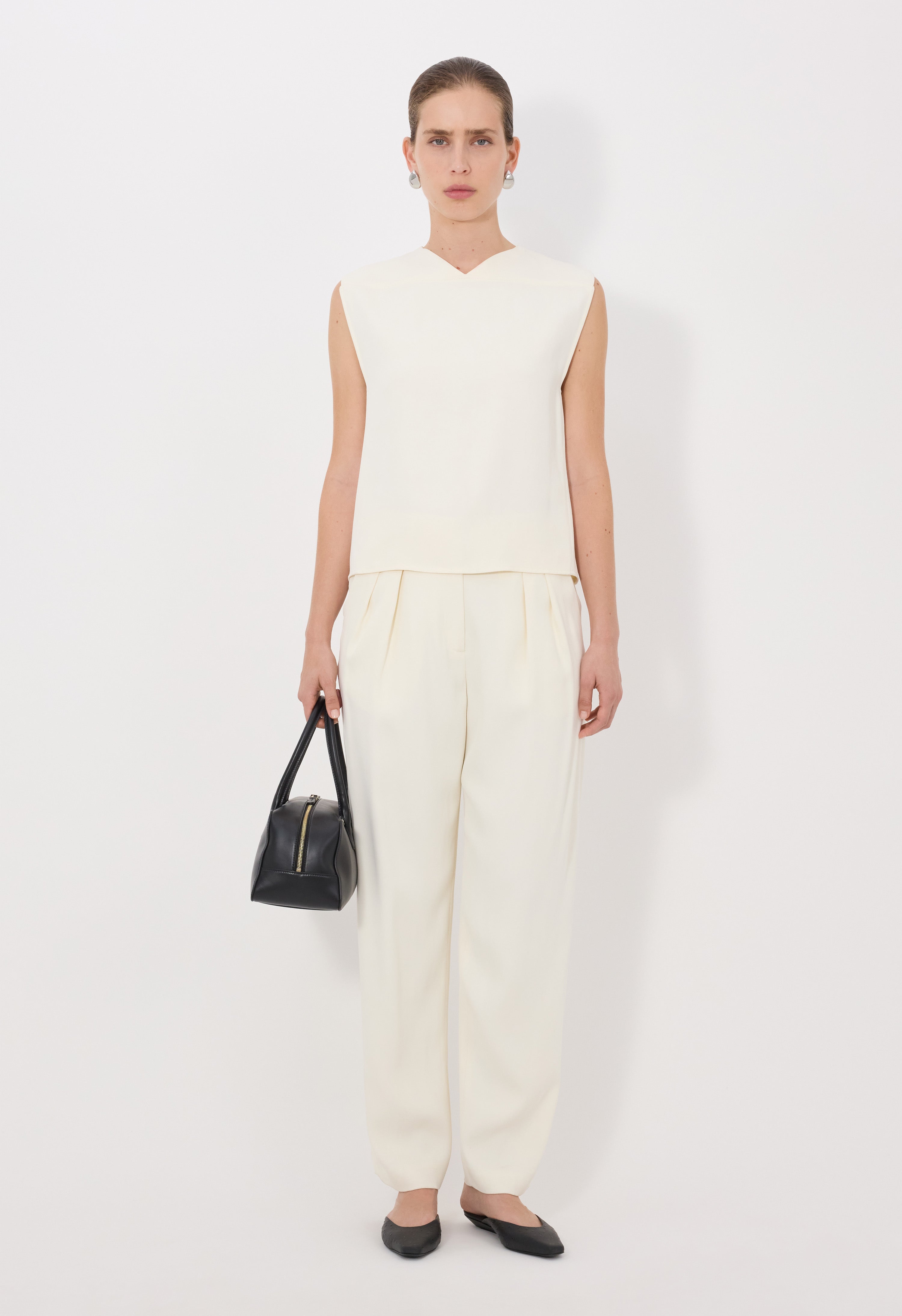 DAIKA Boxy V neck top