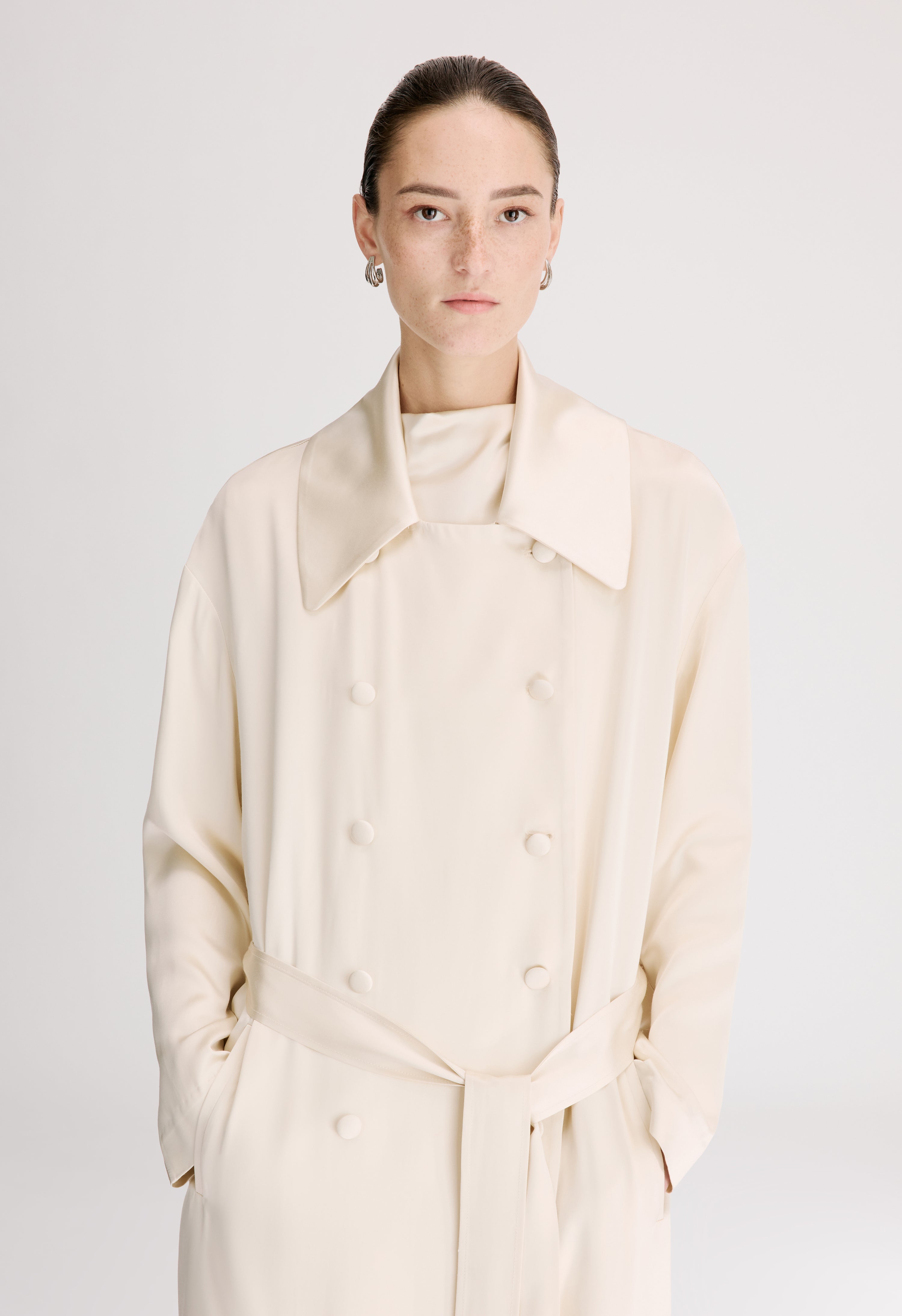 ERIKA Robe manteau en satin