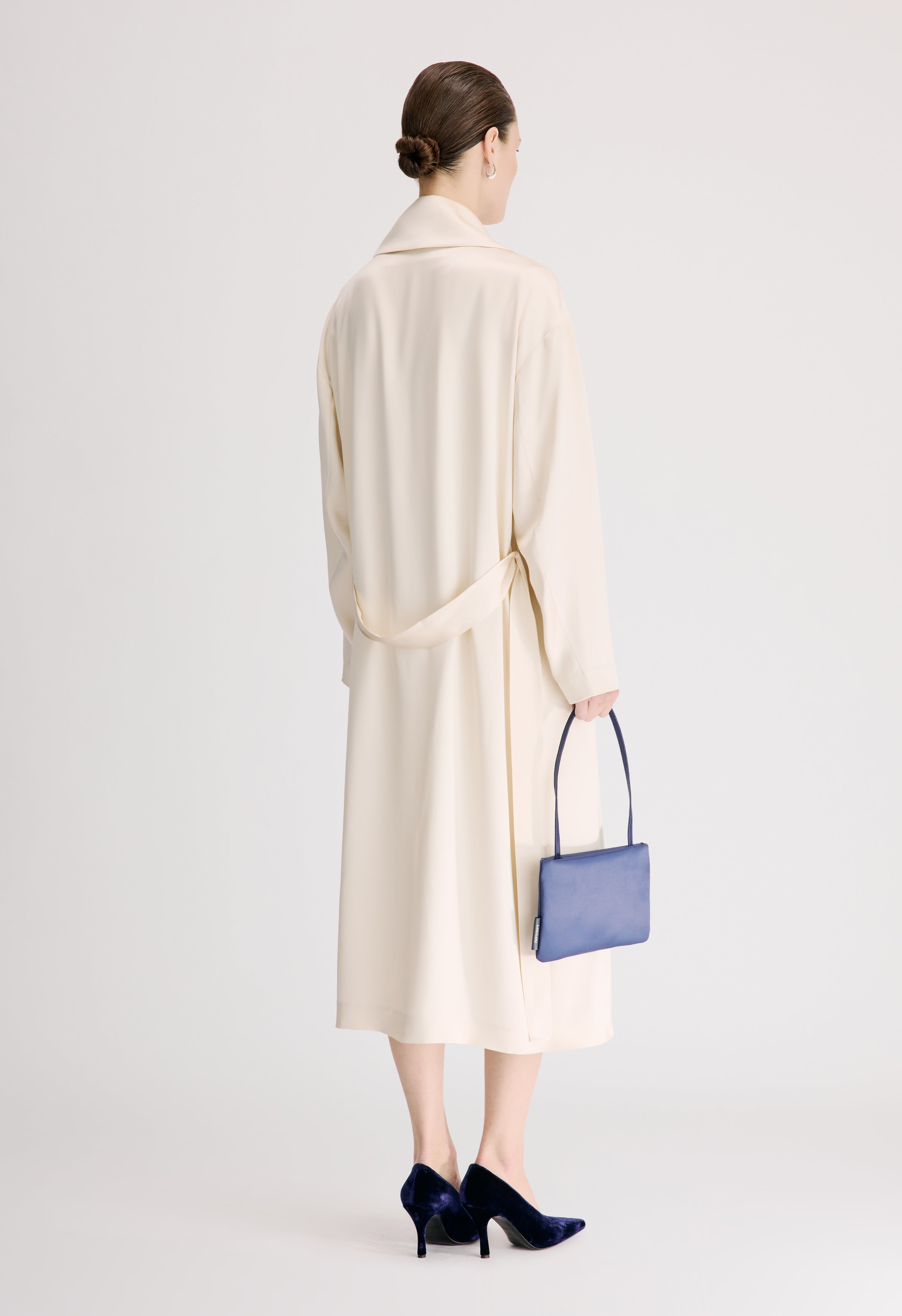 ERIKA Robe manteau en satin
