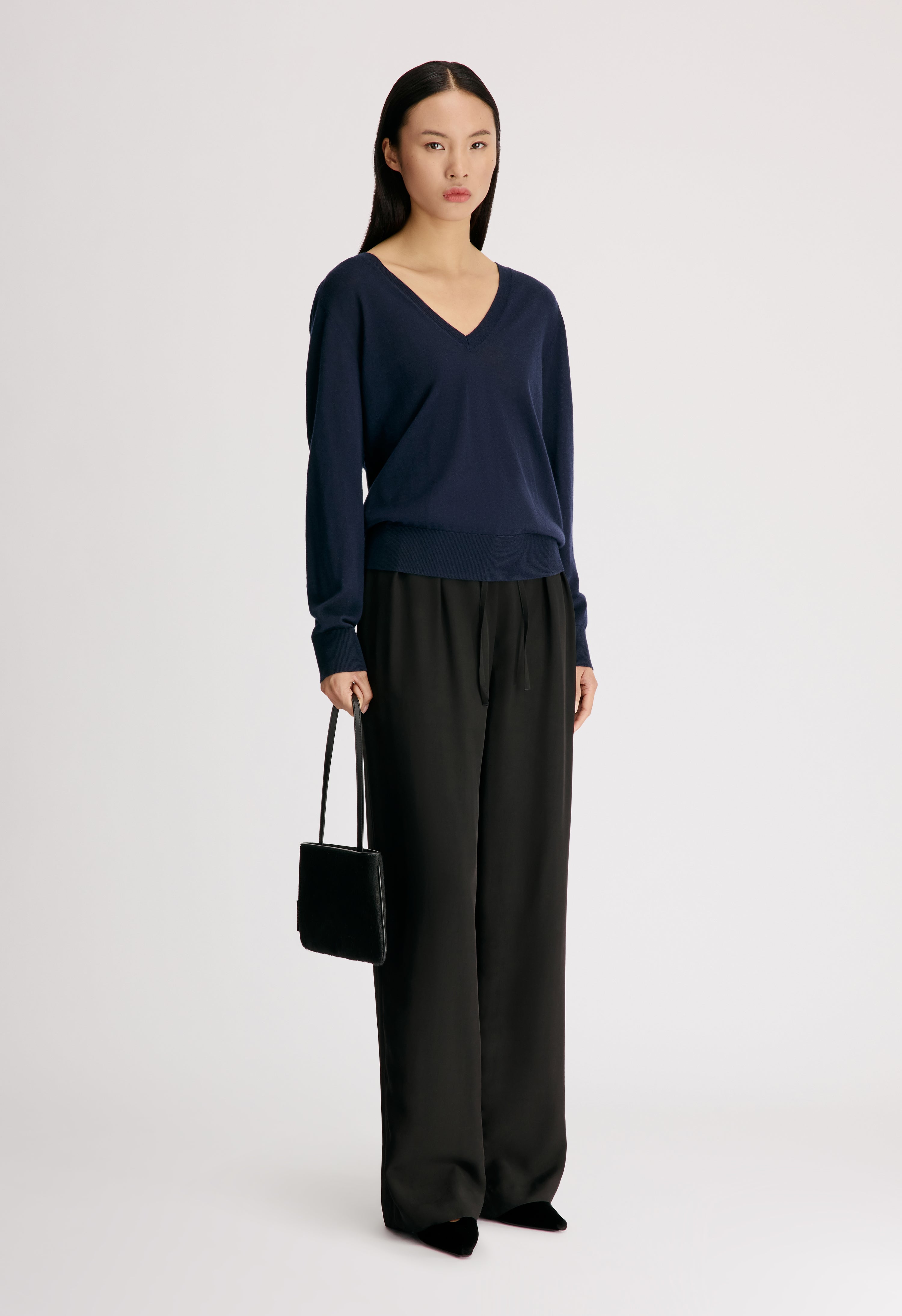 JULIO LDS Fine knit V neck cashmere sweater