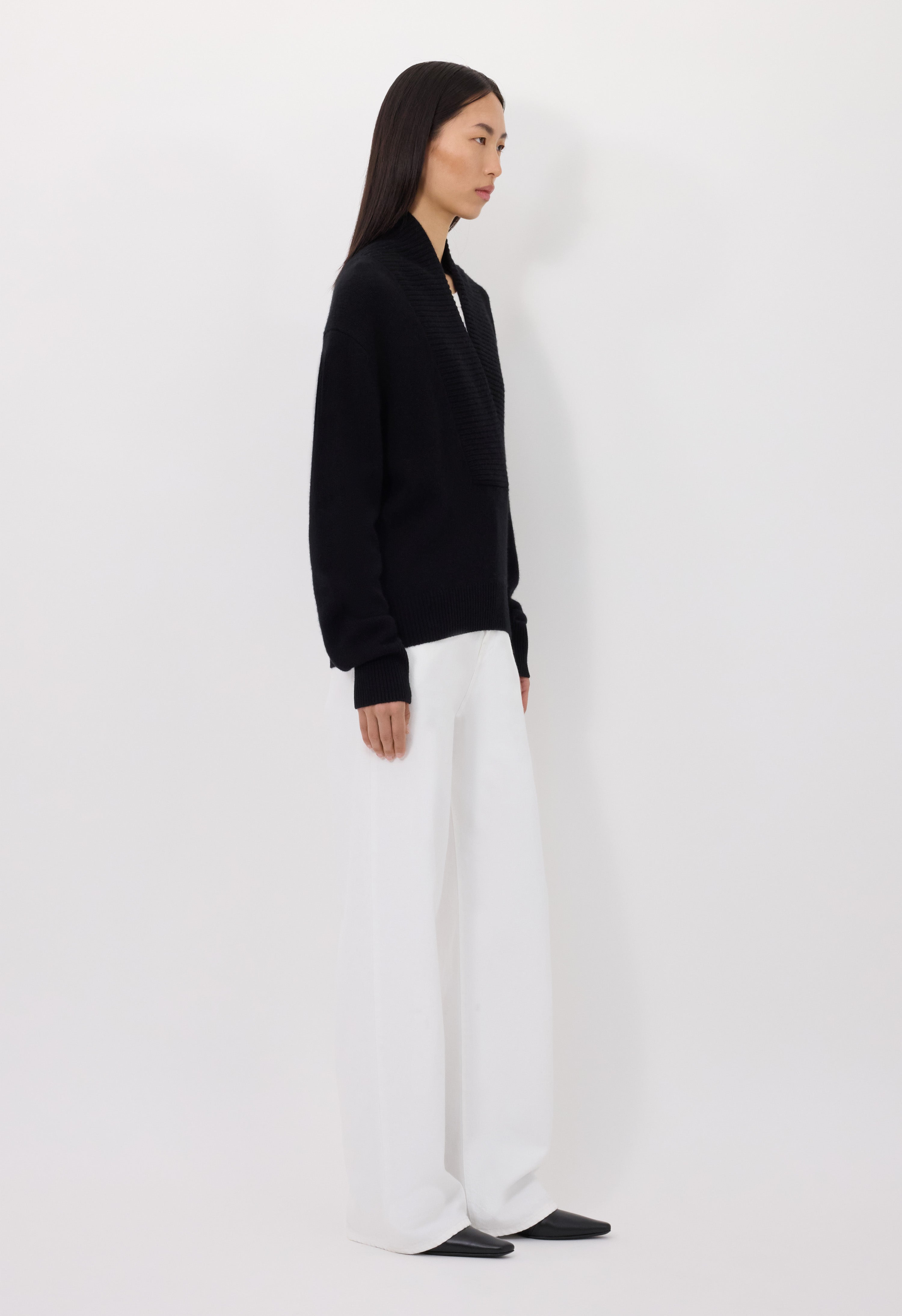 MAKELA Cashmere V neck sweater