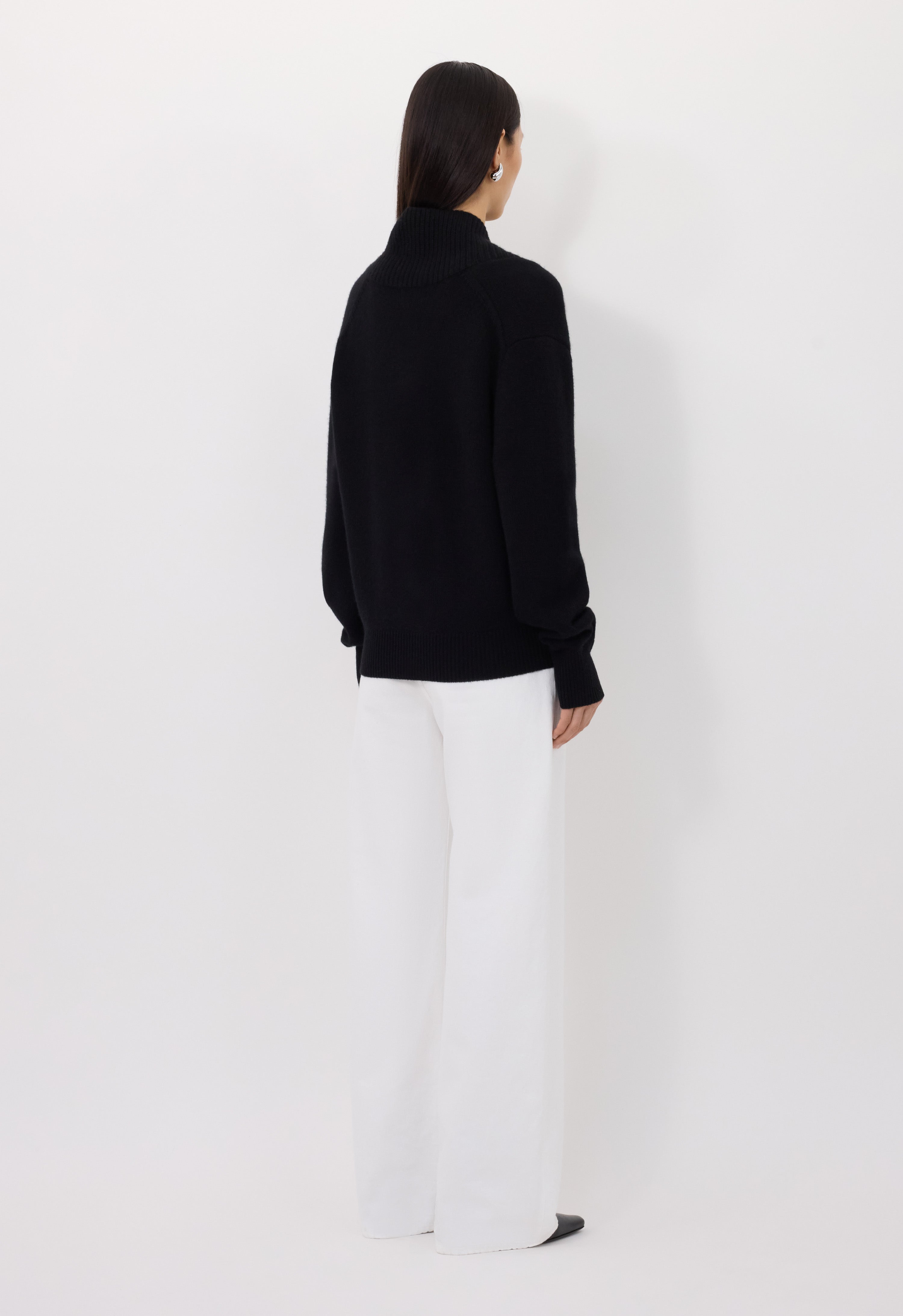 MAKELA Cashmere V neck sweater