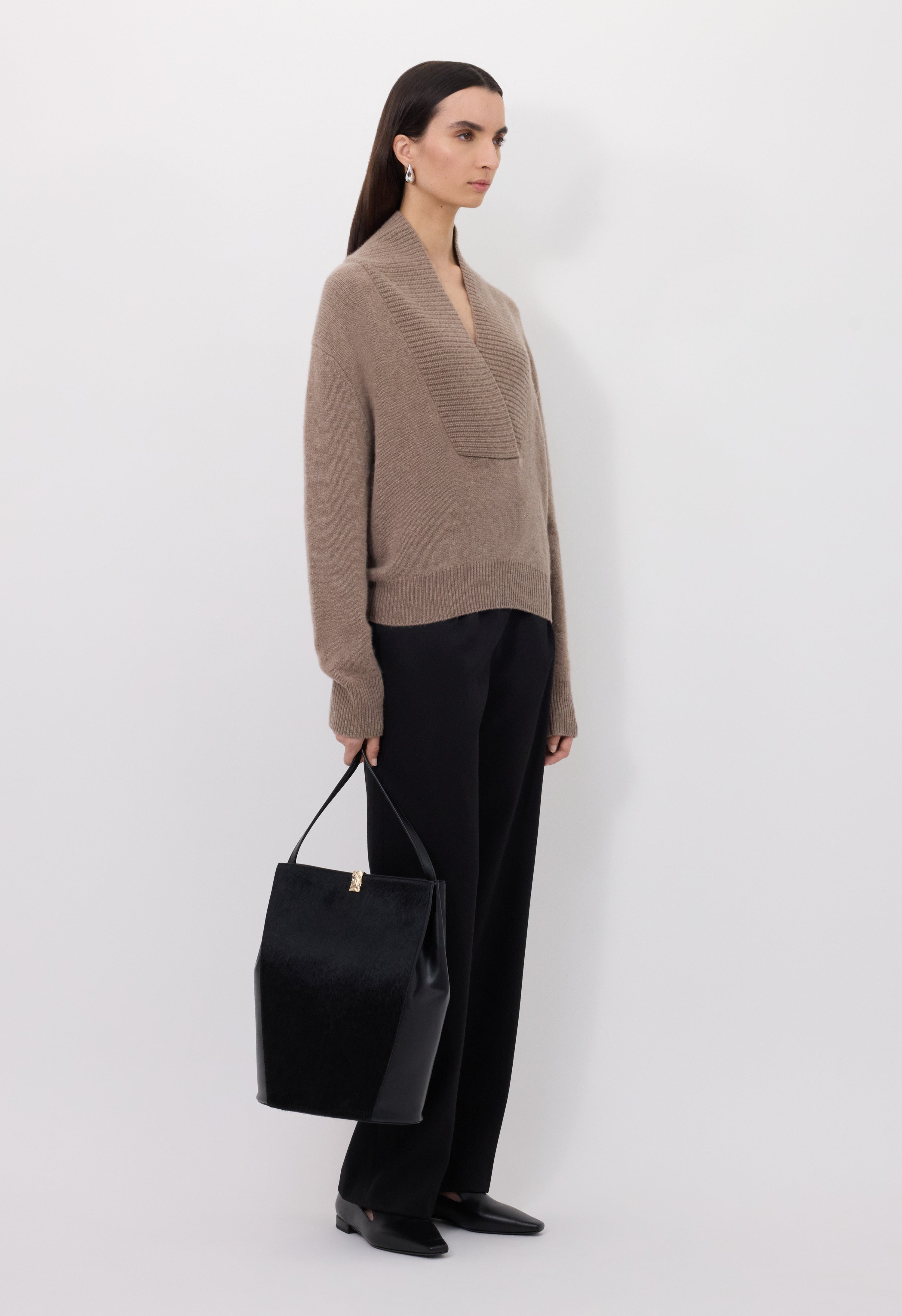MAKELA Cashmere V neck sweater