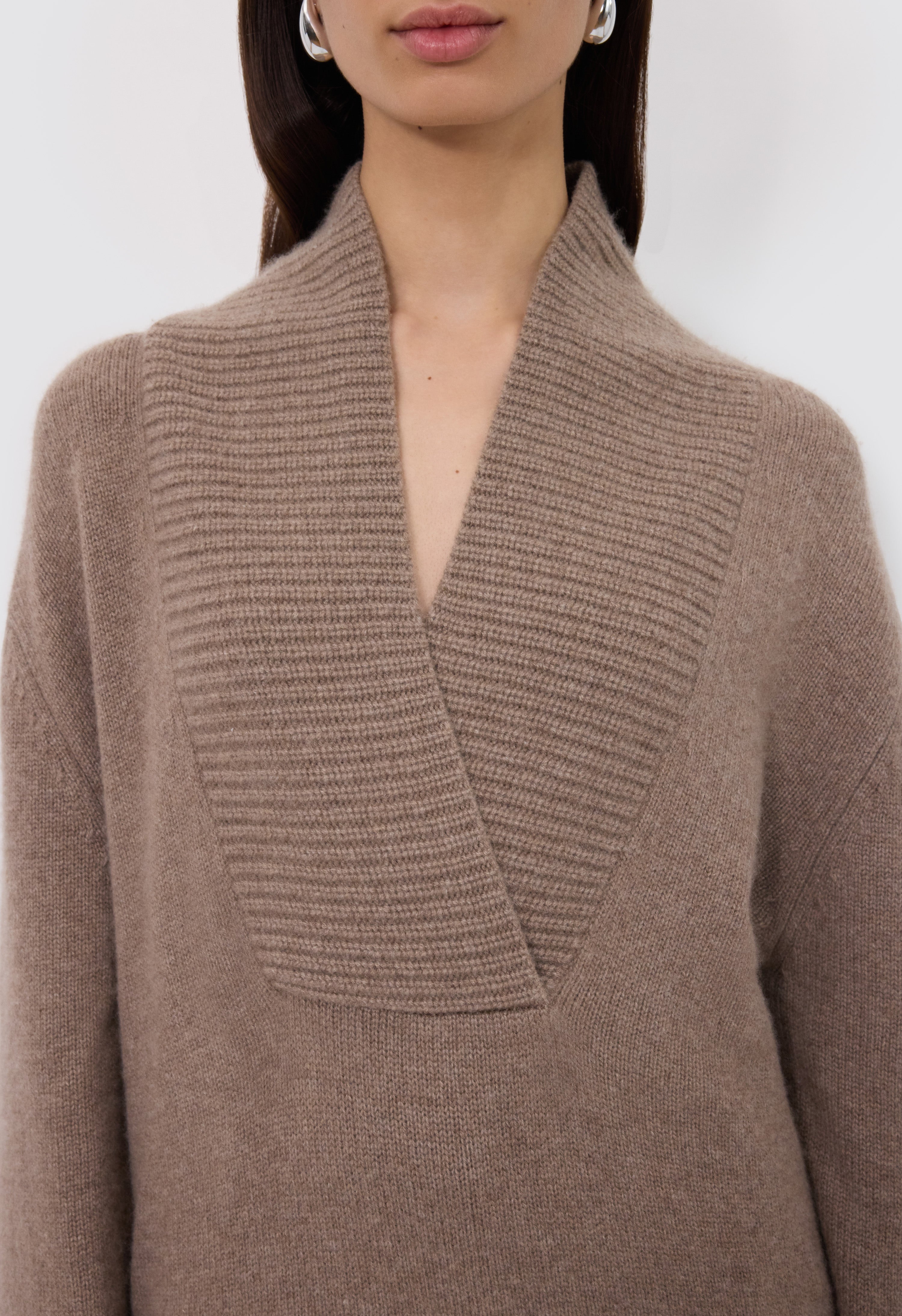 MAKELA Cashmere V neck sweater