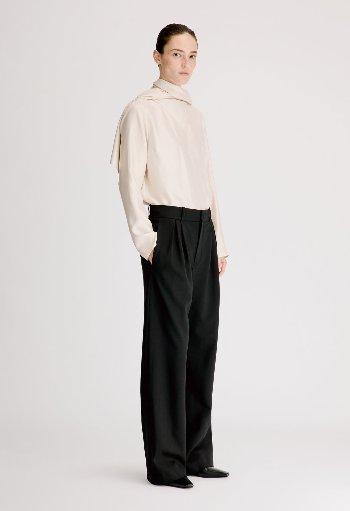 NAT Pantalon plissé en grain de poudre