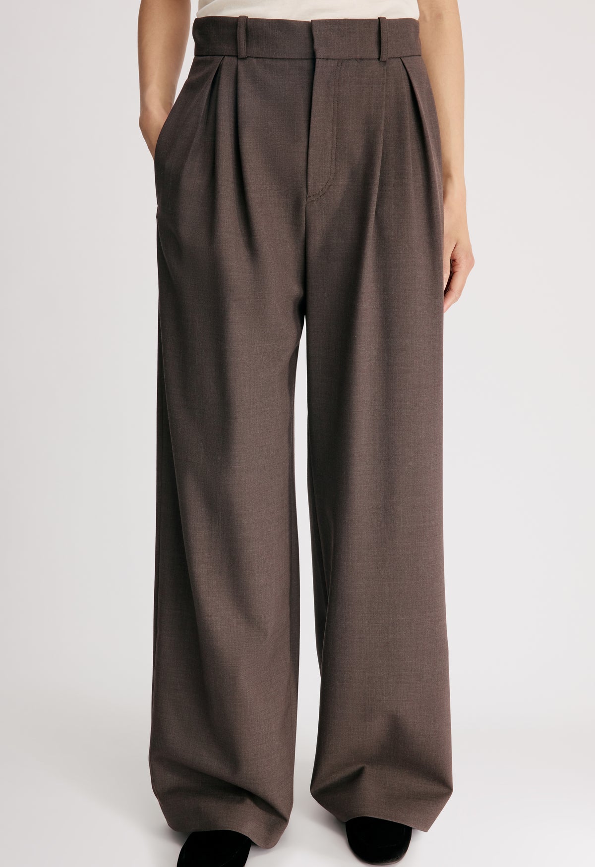 NAT Pleated grain de poudre trousers
